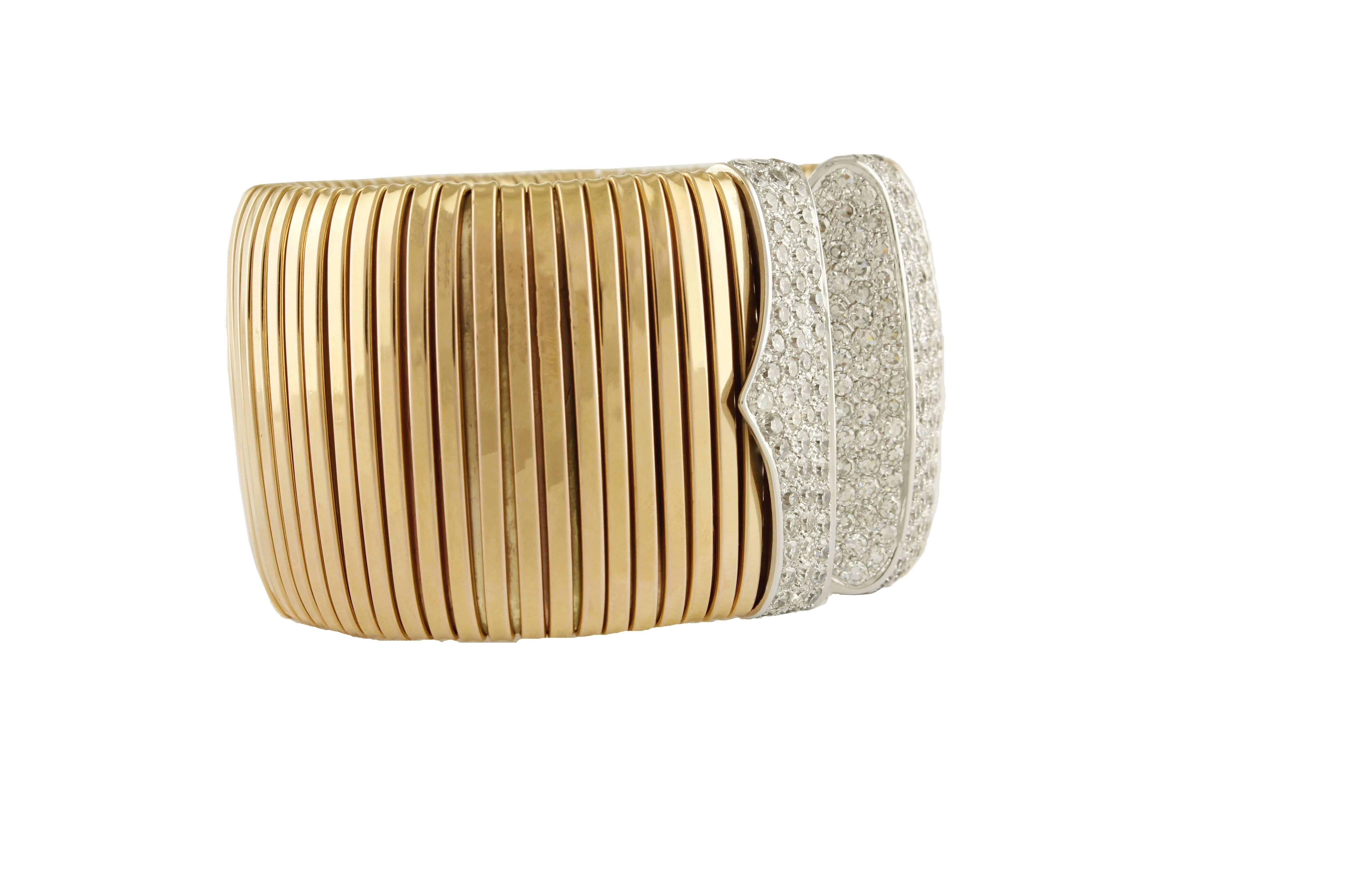 CT 12, 20 Diamond and gr 133, 3 Gold Cuff bracelet In Good Condition In Marcianise, Marcianise (CE)