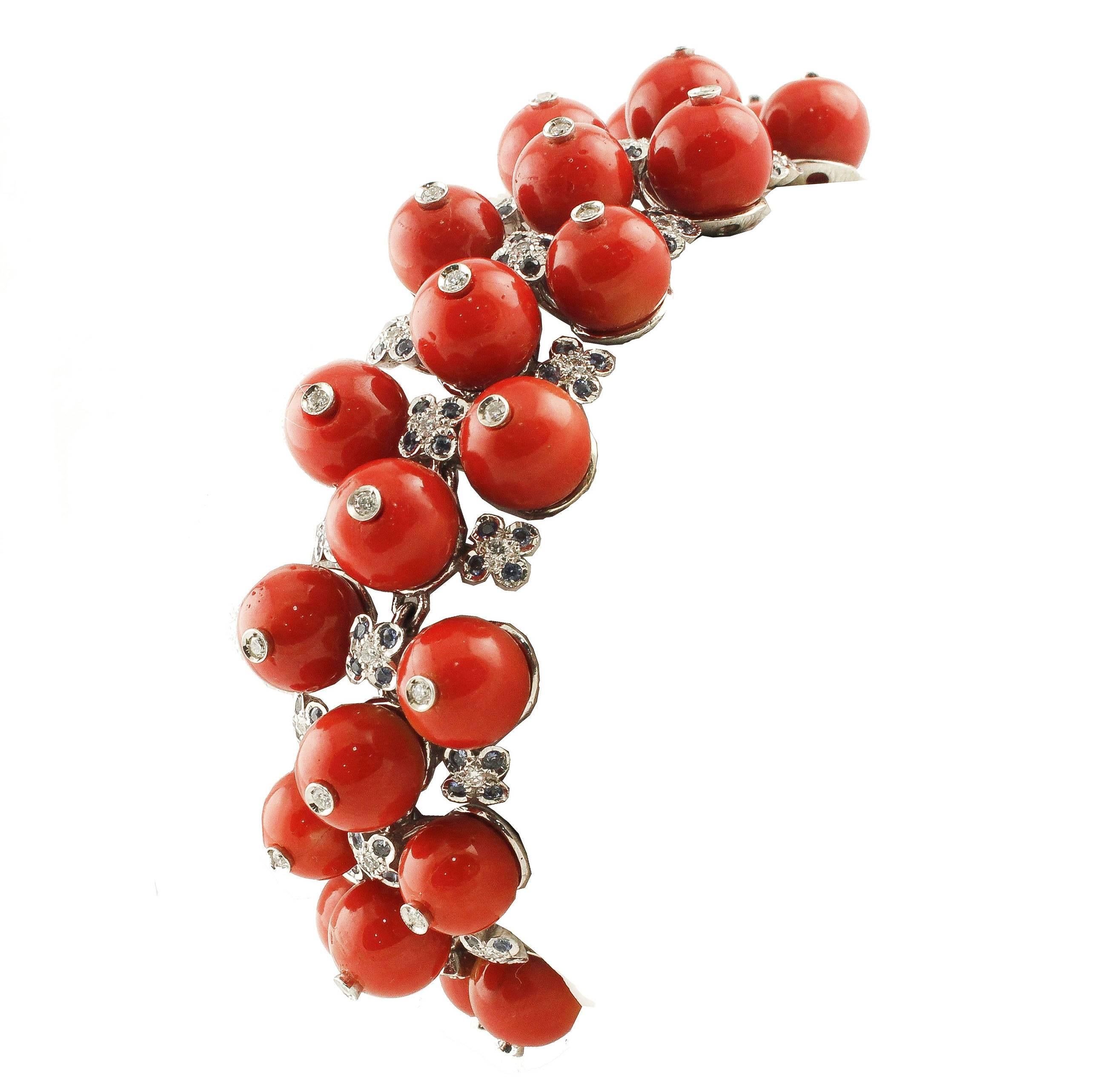Sapphires Corals  Diamonds White Gold Berries Bracelet In Good Condition For Sale In Marcianise, Marcianise (CE)