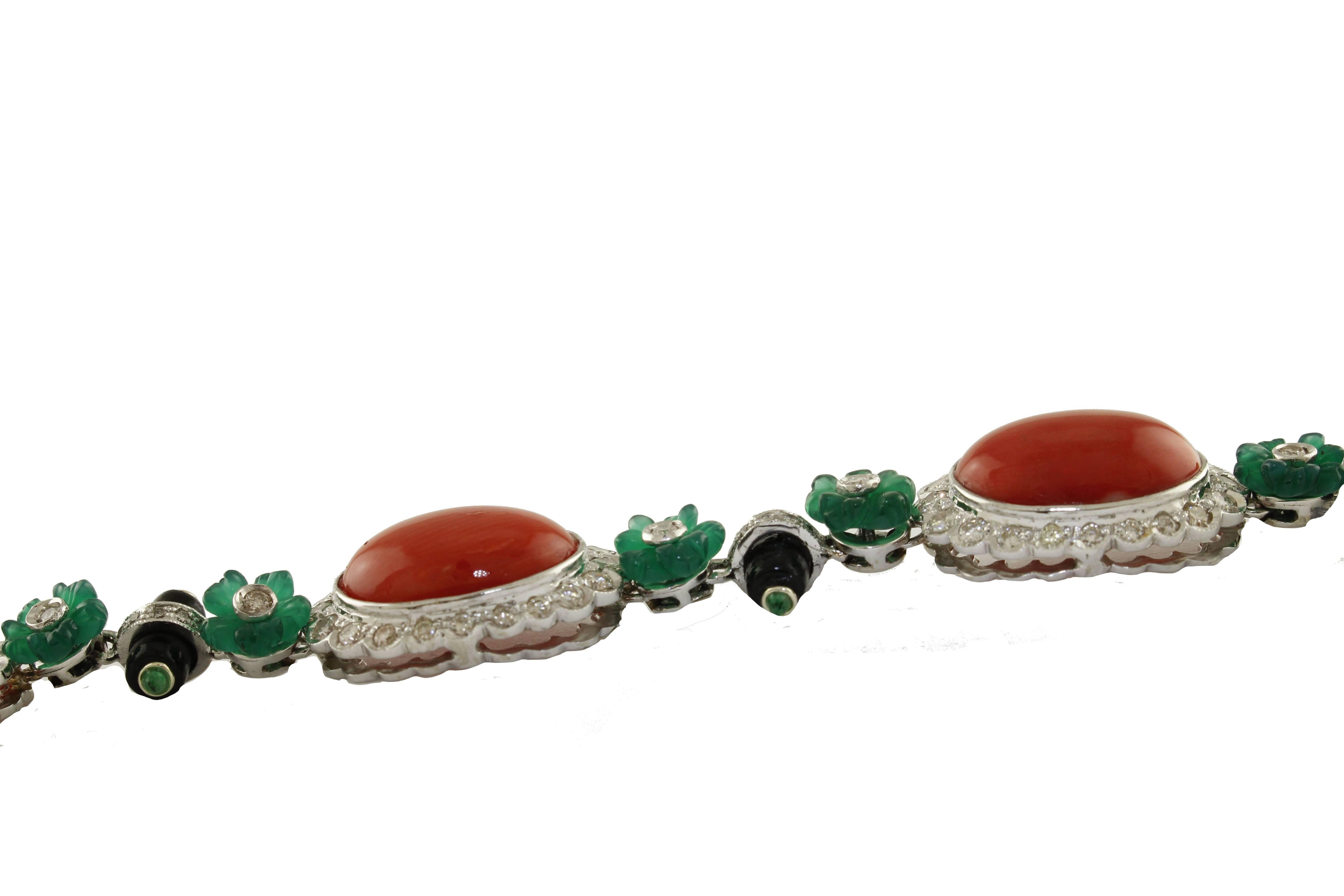 Diamonds, Emeralds, Oval Shape Red Corals, Onyx, White Gold Link Retrò Bracelet In Good Condition In Marcianise, Marcianise (CE)