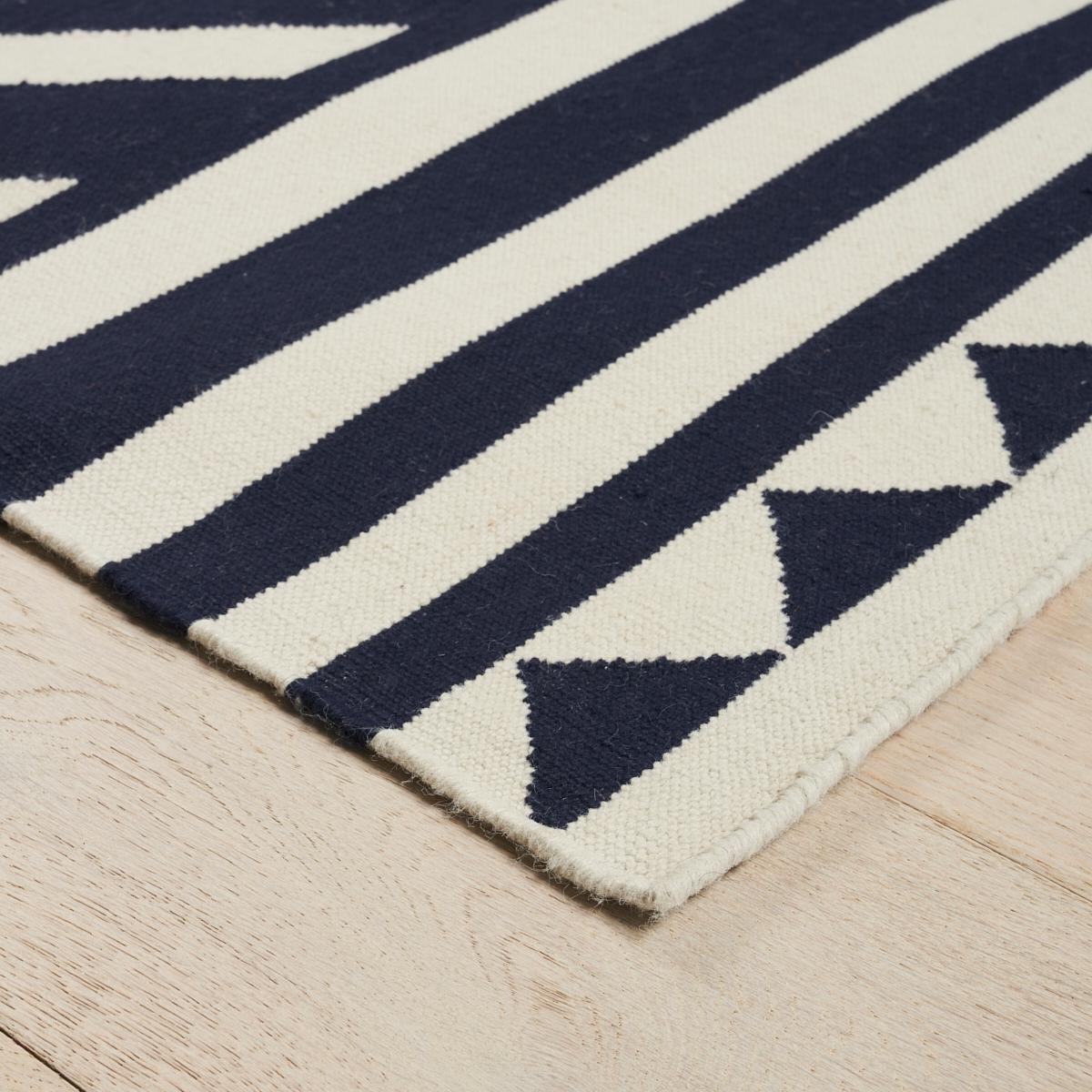 Modern Caravanne Indoor/Outdoor Rug in Navy, 9x12' For Sale