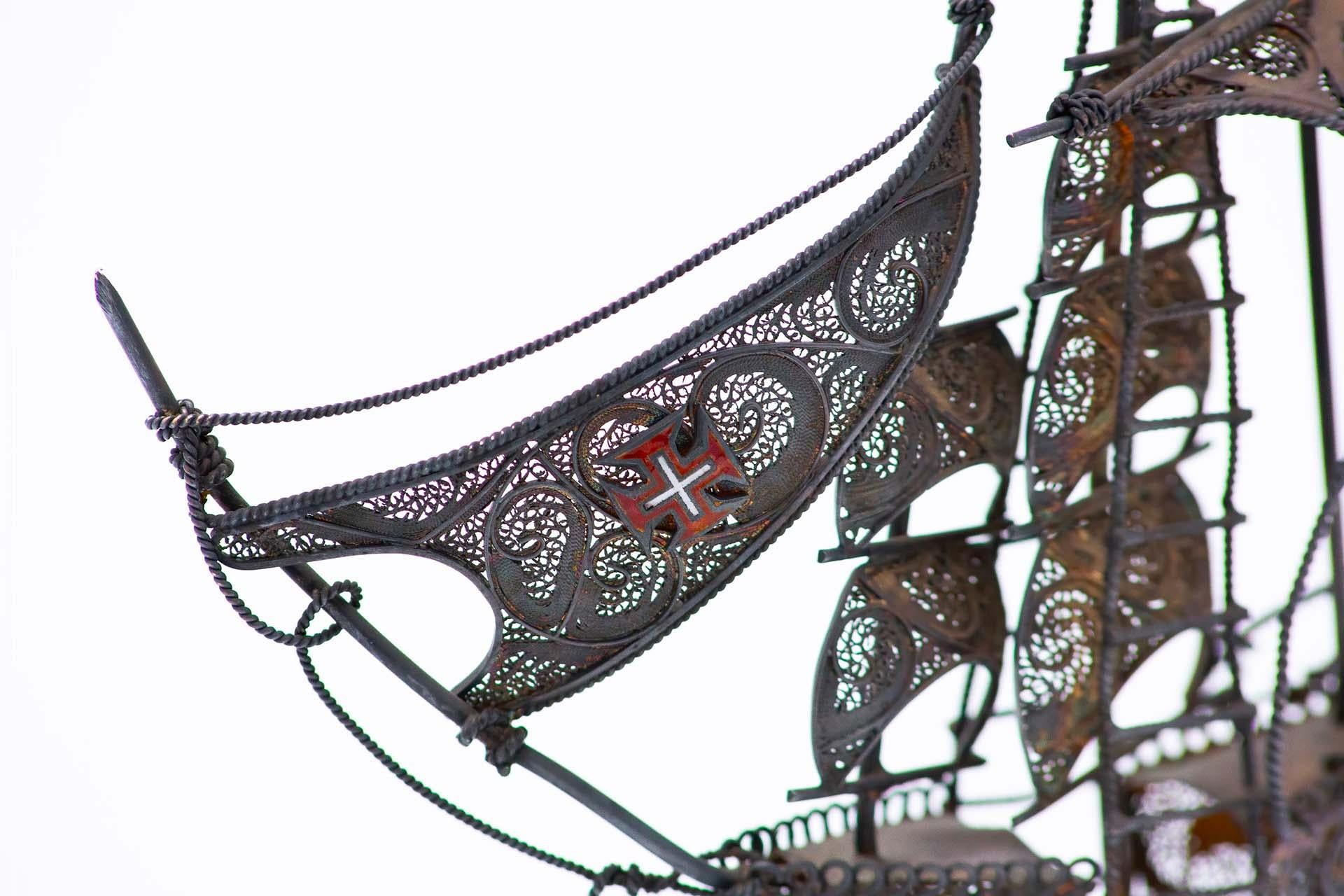 Caravel in filigree silver with traces of gold In Good Condition For Sale In Porto, PT