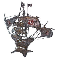 Caravel in filigree silver with traces of gold