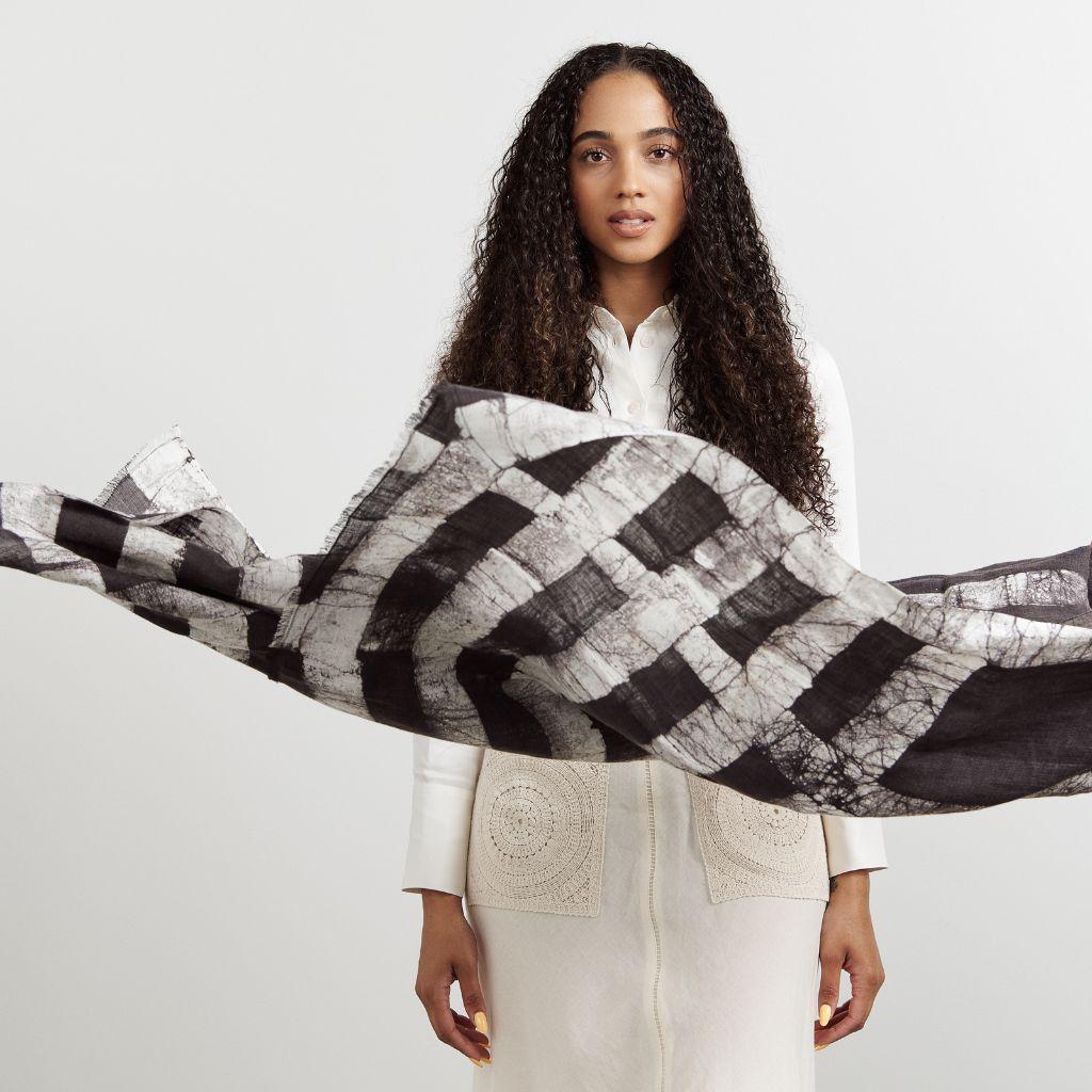 Gray Carbo Linen Scarf in Black and White Block Printed Pattern, Handmade By Artisan For Sale