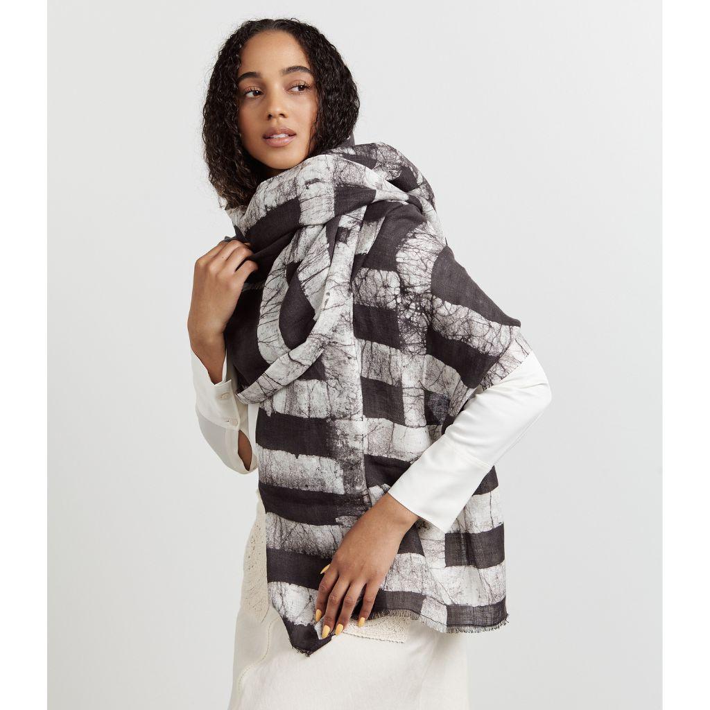 Carbo Linen Scarf in Black and White Block Printed Pattern, Handmade By Artisan For Sale 4