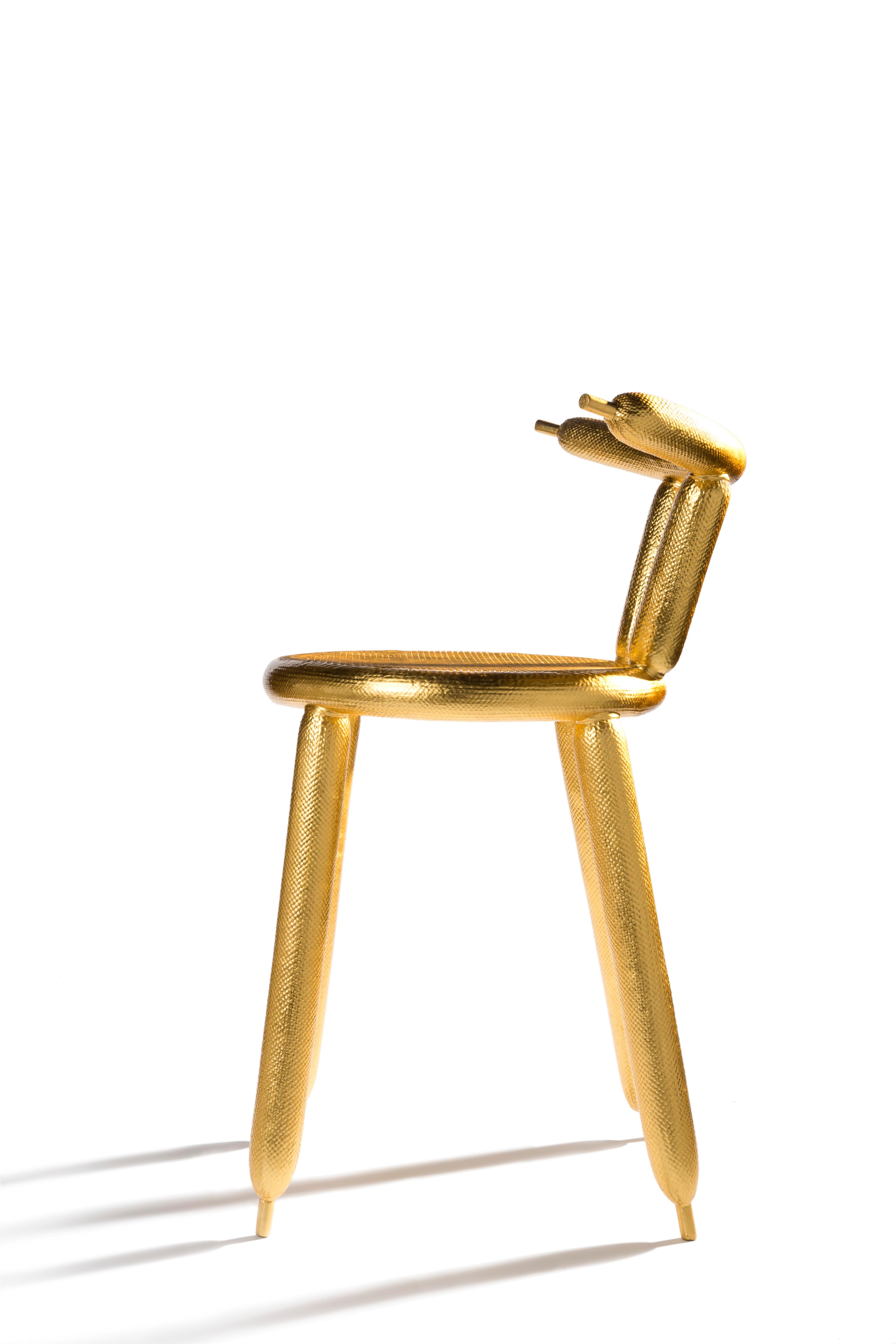 Carbon-Ballon-Stuhl Gold, Designjahr 2013, limitierte Auflage #2/5

Der 800 Gramm schwere Carbon Balloon Chair, der erstmals 2014 im Stedelijk Museum in Amsterdam ausgestellt wurde, begann als Herausforderung, mit einem Minimum an Ressourcen ein