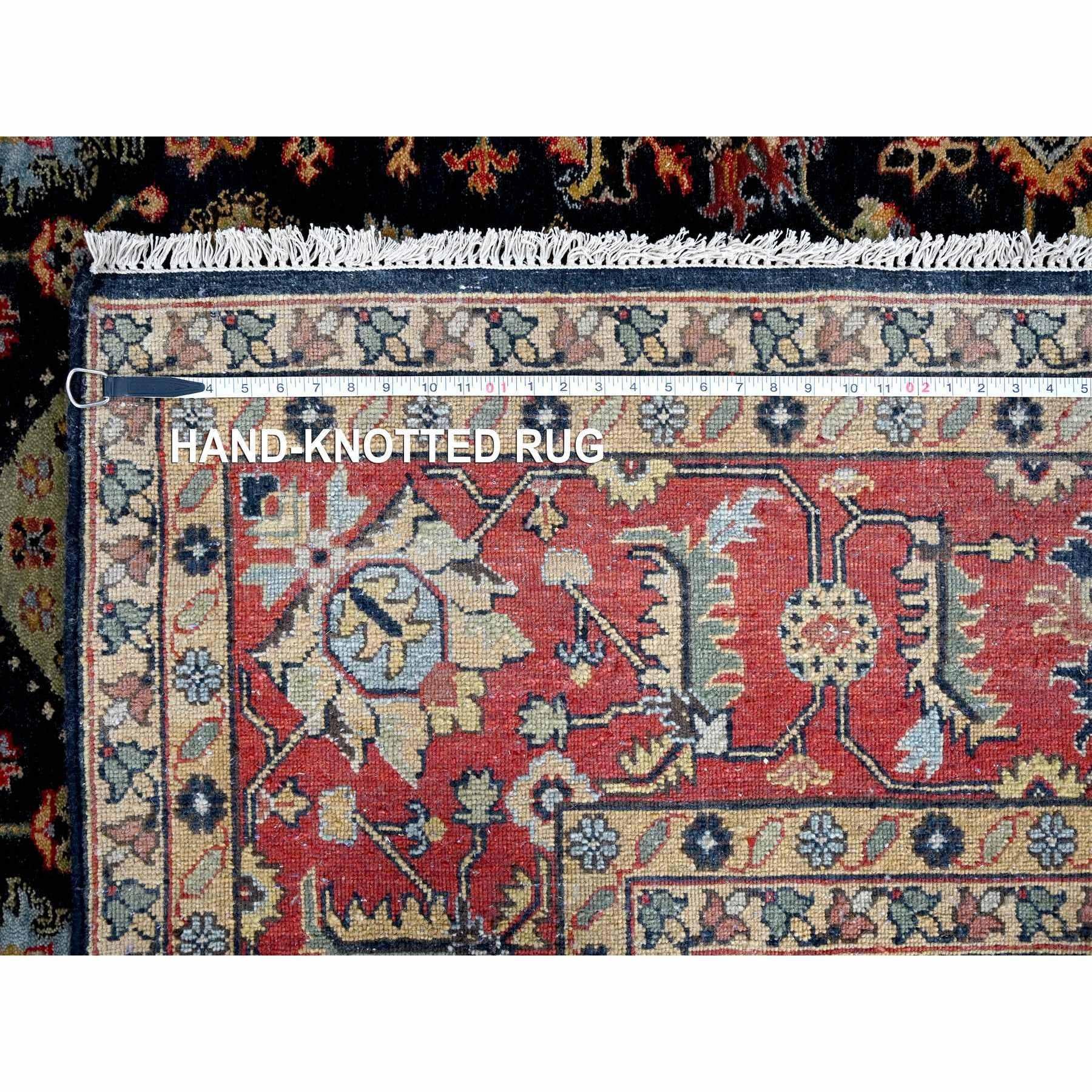 Tapis Karajeh en pure laine noire au carbone avec motifs superposés noués à la main 9' x 12' en vente 1