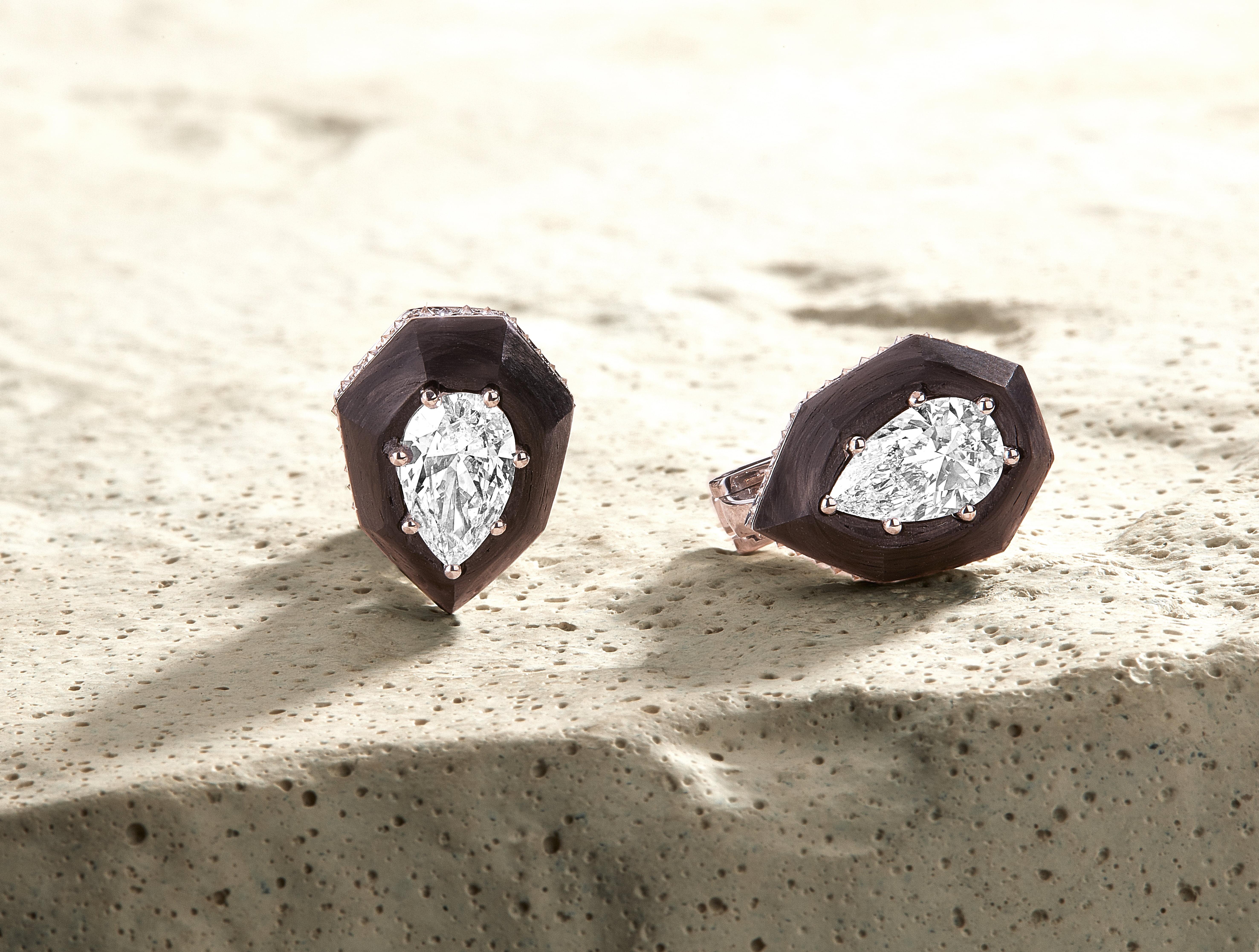 Ohrringe aus Kohlefaser und weißen Diamanten (Zeitgenössisch) im Angebot