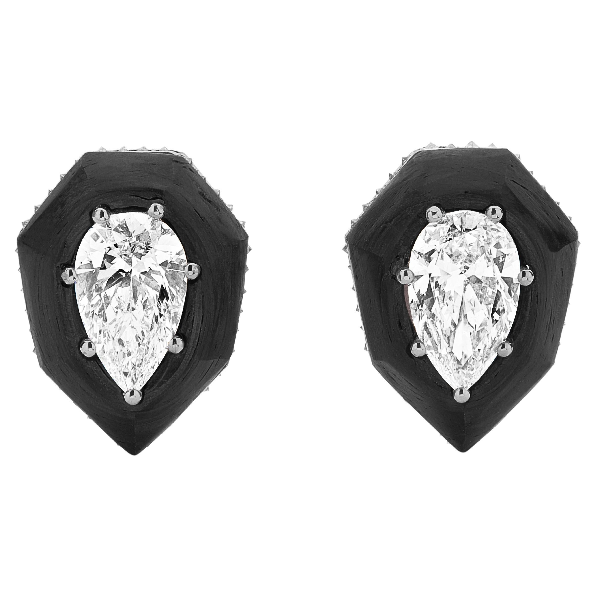 Boucles d'oreilles en fibre de carbone et diamants blancs