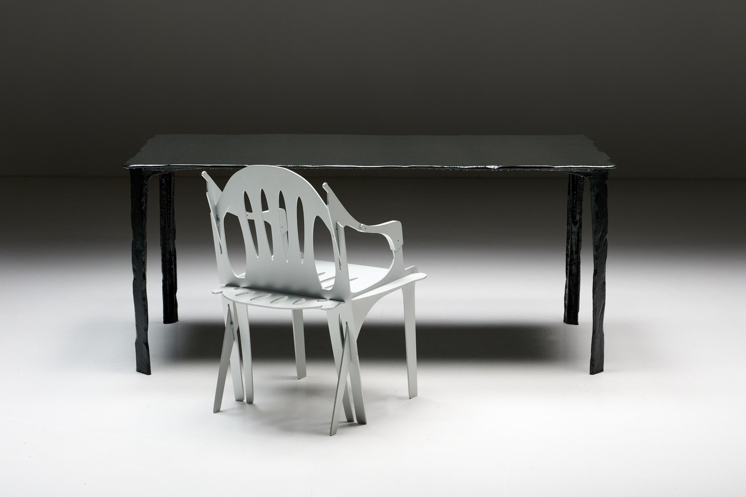 Carbon Table; Schimmel & Schweikle; Aluminium; Kohlefaser; Epoxy; Modernes Design; Technologie; Kunst; Kultur; 

Der Tisch wurde von Schimmel & Schweikle entworfen und aus einer Kombination von leichtem und widerstandsfähigem Aluminium, Kohlefaser