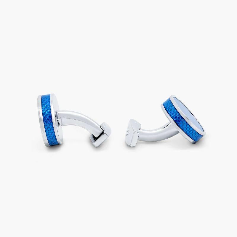 Carbon Tablet cufflinks with blue alutex

Inspired by racing cars, our blue-coloured Alutex replicates carbon fibre, a material notorious for it's strength, lightness and lasting qualities. Layered with a clear enamel film to highlight the patterns