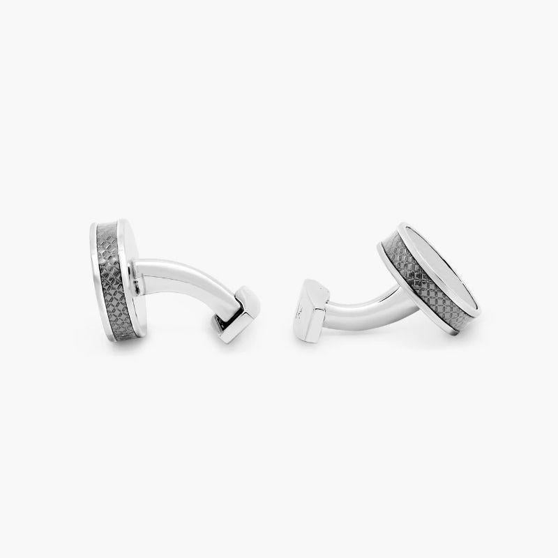 Carbon Tablet cufflinks with grey alutex

Inspired by racing cars, our grey-coloured Alutex replicates carbon fibre, a material notorious for it's strength, lightness and lasting qualities. Layered with a clear enamel film to highlight the patterns