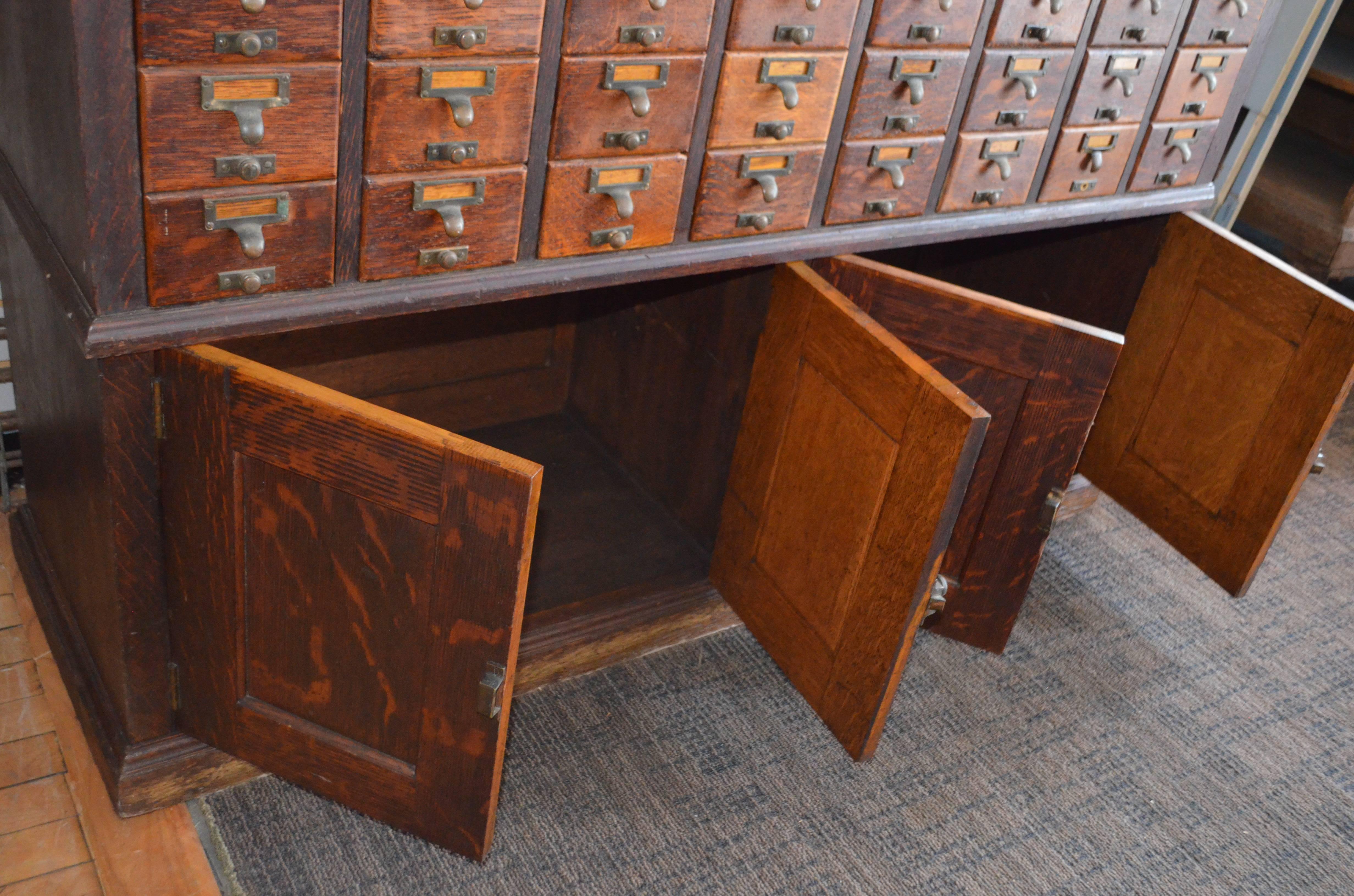 Card Catalog File Cabinet from Chicago Library, Solid Oak, Early 20th Century 3
