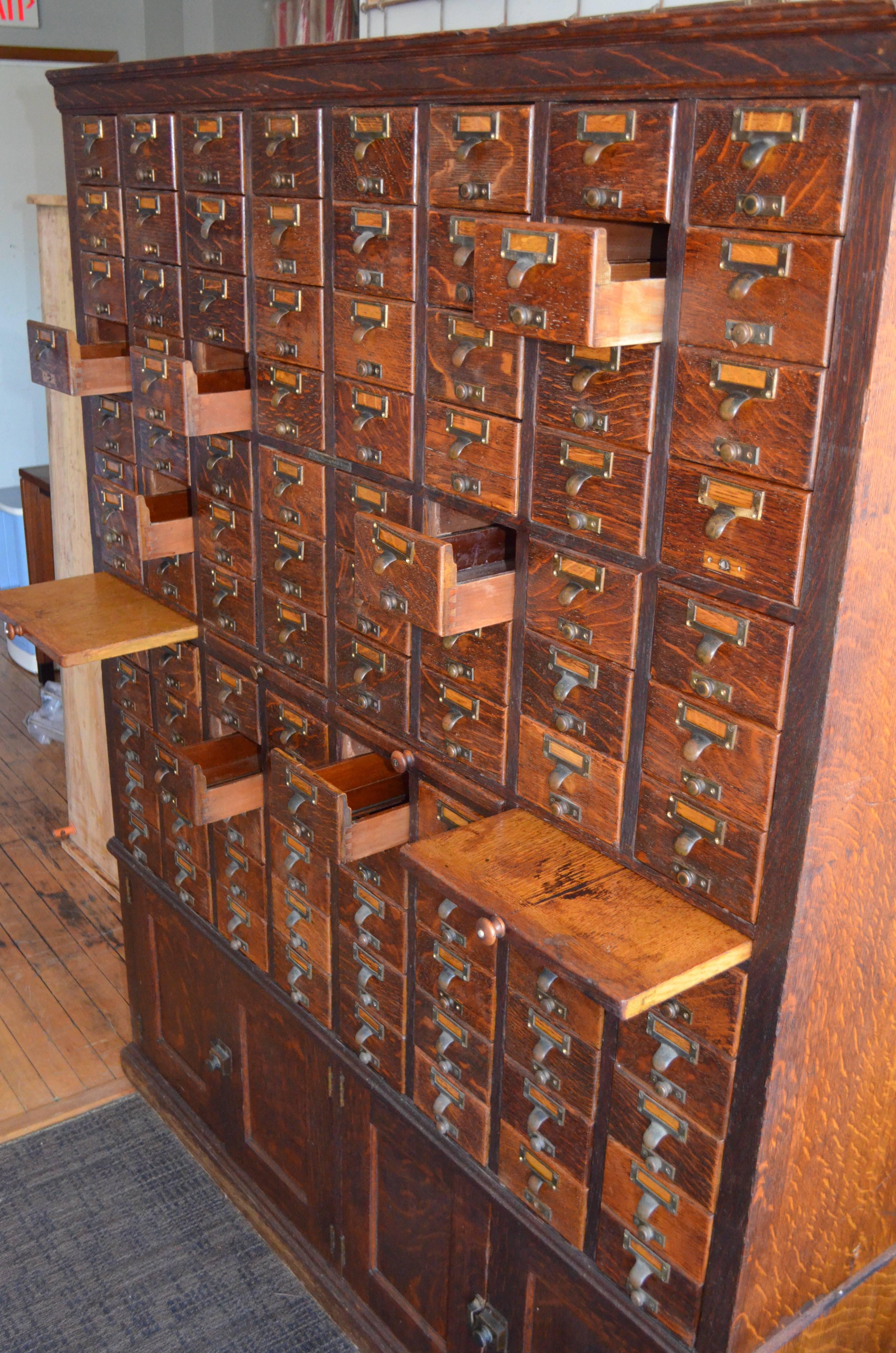 Card Catalog File Cabinet from Chicago Library, Solid Oak, Early 20th Century 4