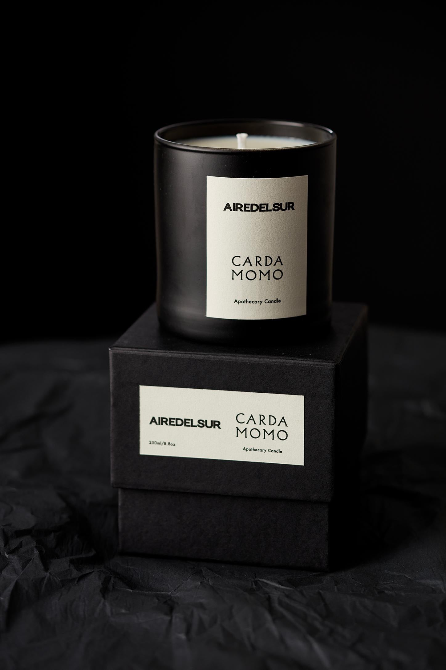Organic Modern Cardamomo, Black Glass Scented Candle  For Sale