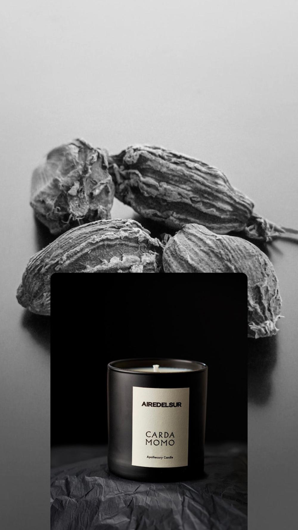Argentine Cardamomo, Black Glass Scented Candle  For Sale