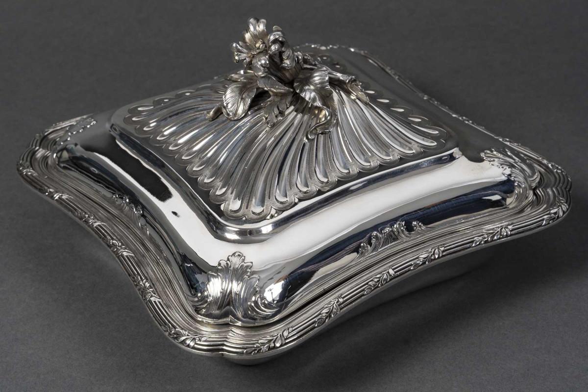 French CARDEILHAC - 19th-Century Solid Silver Covered Vegetable Dish For Sale