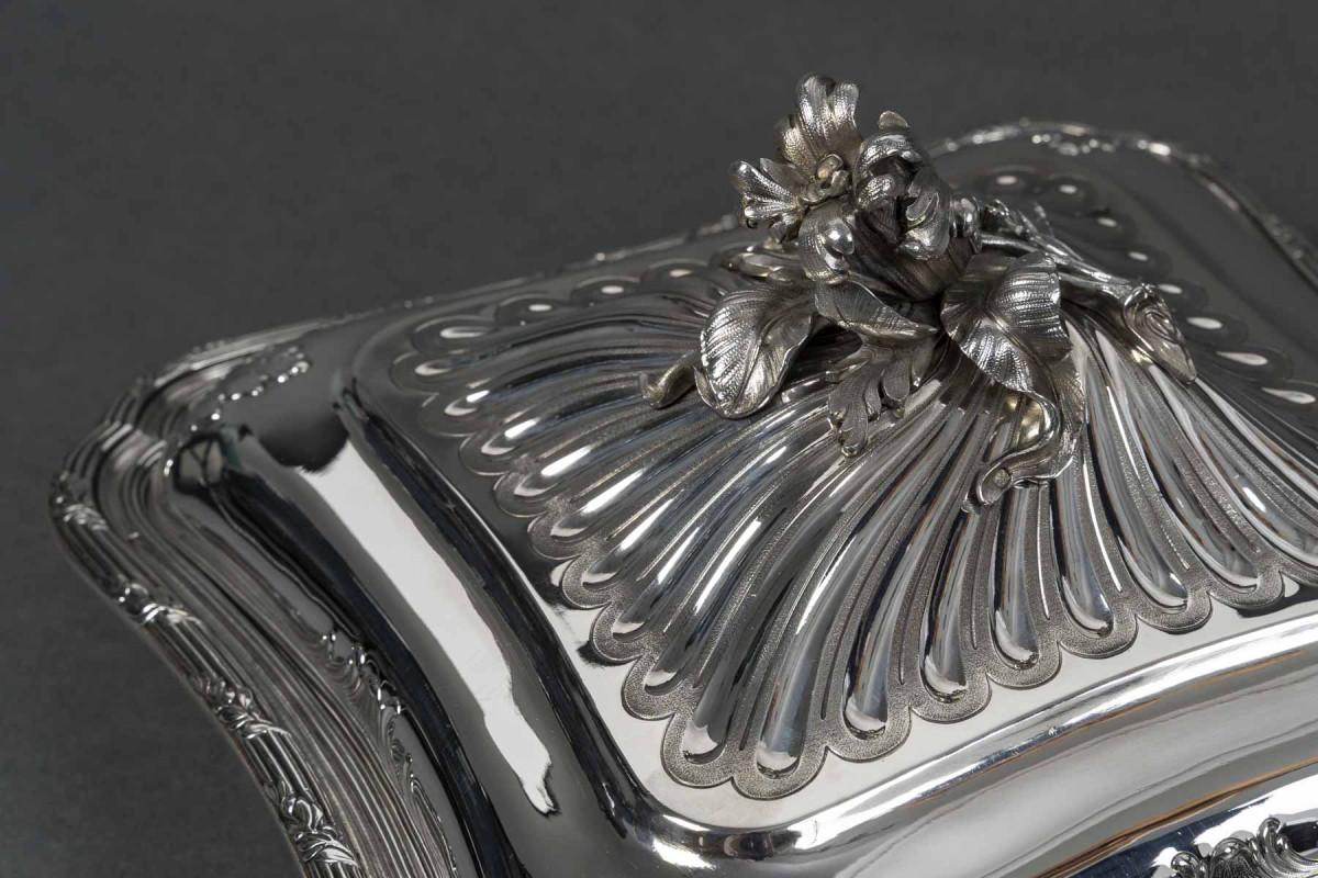 CARDEILHAC - 19th-Century Solid Silver Covered Vegetable Dish In Excellent Condition For Sale In SAINT-OUEN-SUR-SEINE, FR