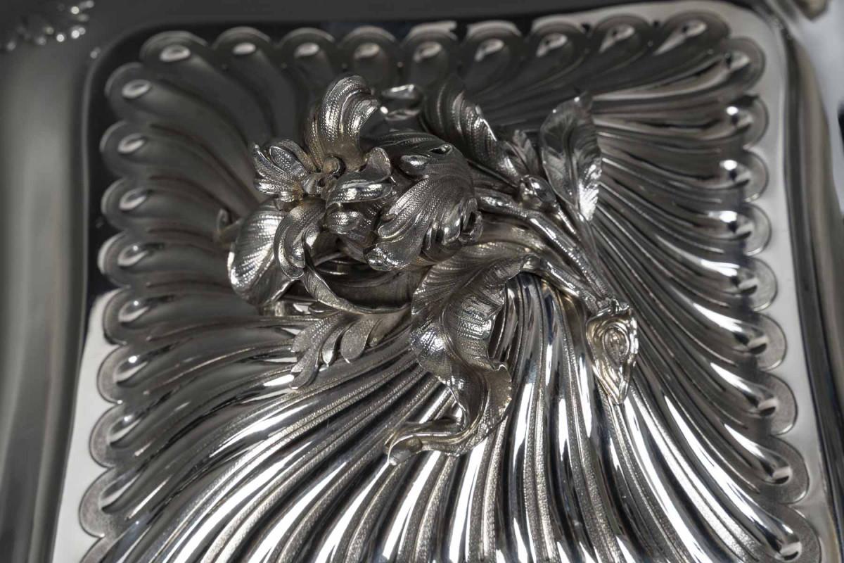 CARDEILHAC - 19th-Century Solid Silver Covered Vegetable Dish For Sale 2