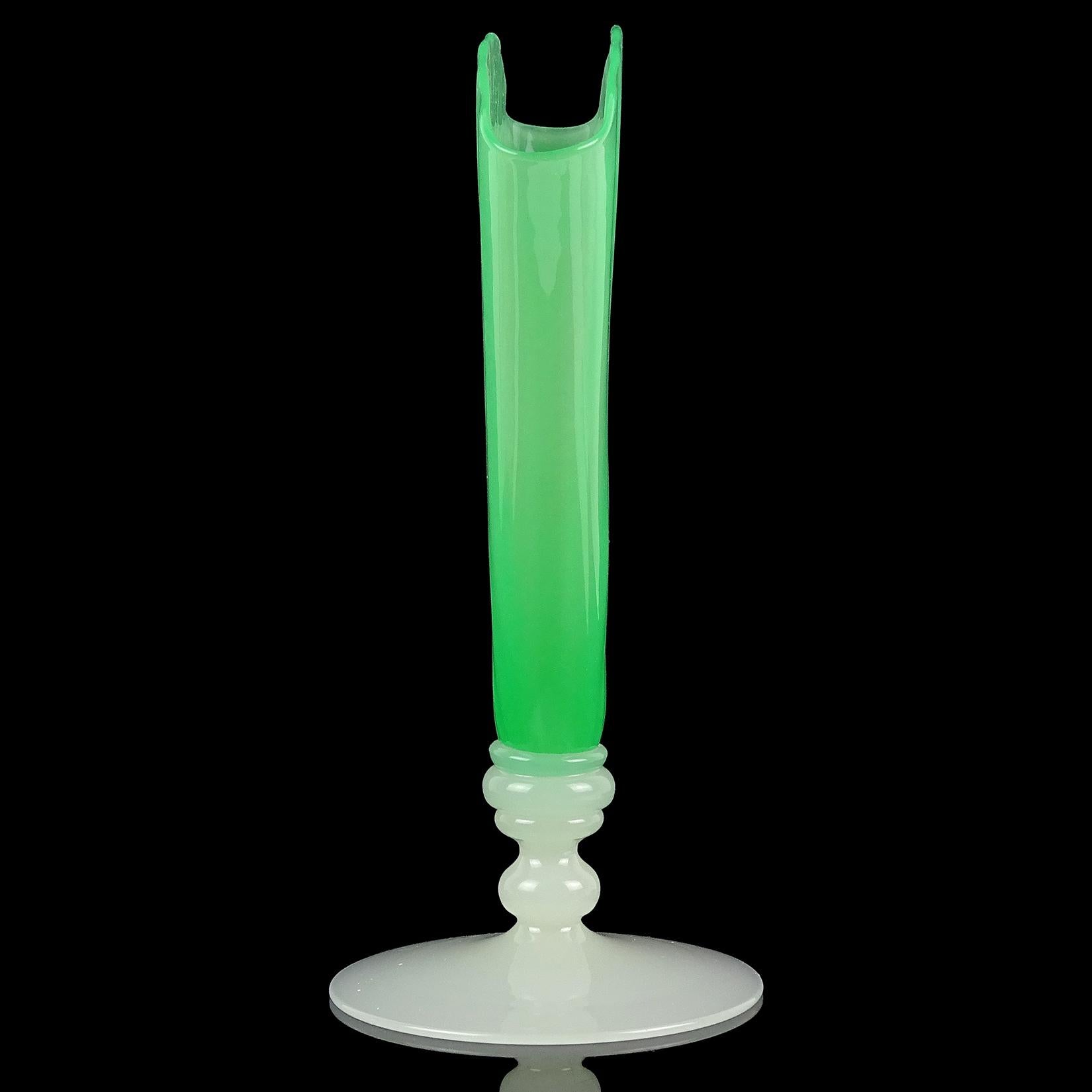 Art Deco Carder Era Steuben Style Jade Green Alabaster White Antique Art Glass Fan Vase