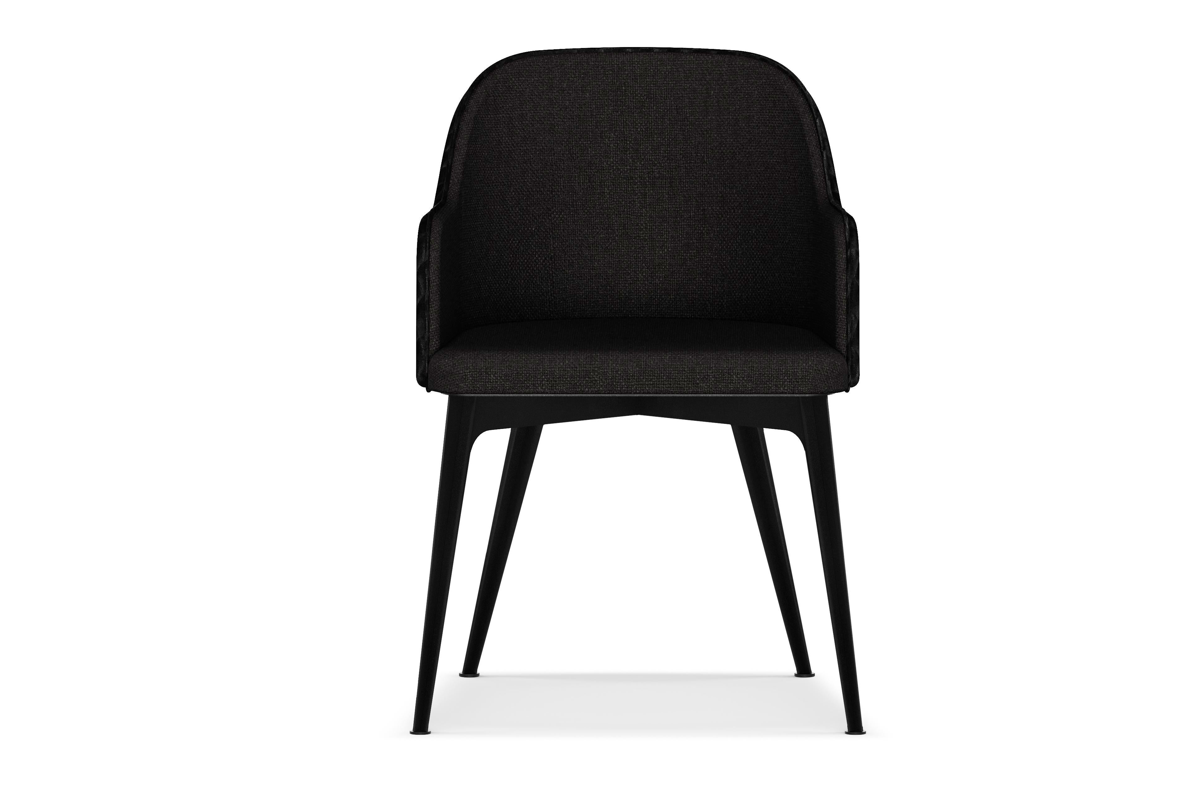 Ein komfortabler, kompakter Stuhl, der für eine lange Lebensdauer konzipiert und hergestellt wurde.

M A T E R I A L S

+ Sitz, Rücken und Armlehne aus Sperrholz

+ Hochdichter Schaumstoff

+ FibreGuard™ Polstermaterialien
   (Auswahl an Farben und