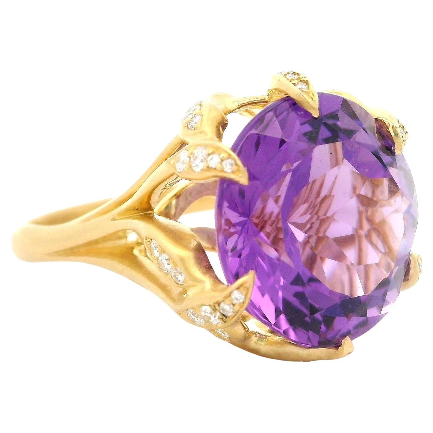 Carelle Anillo de oro de 18 quilates con amatista de 15,4 quilates y diamantes en forma de hoja con garras y acabado mate