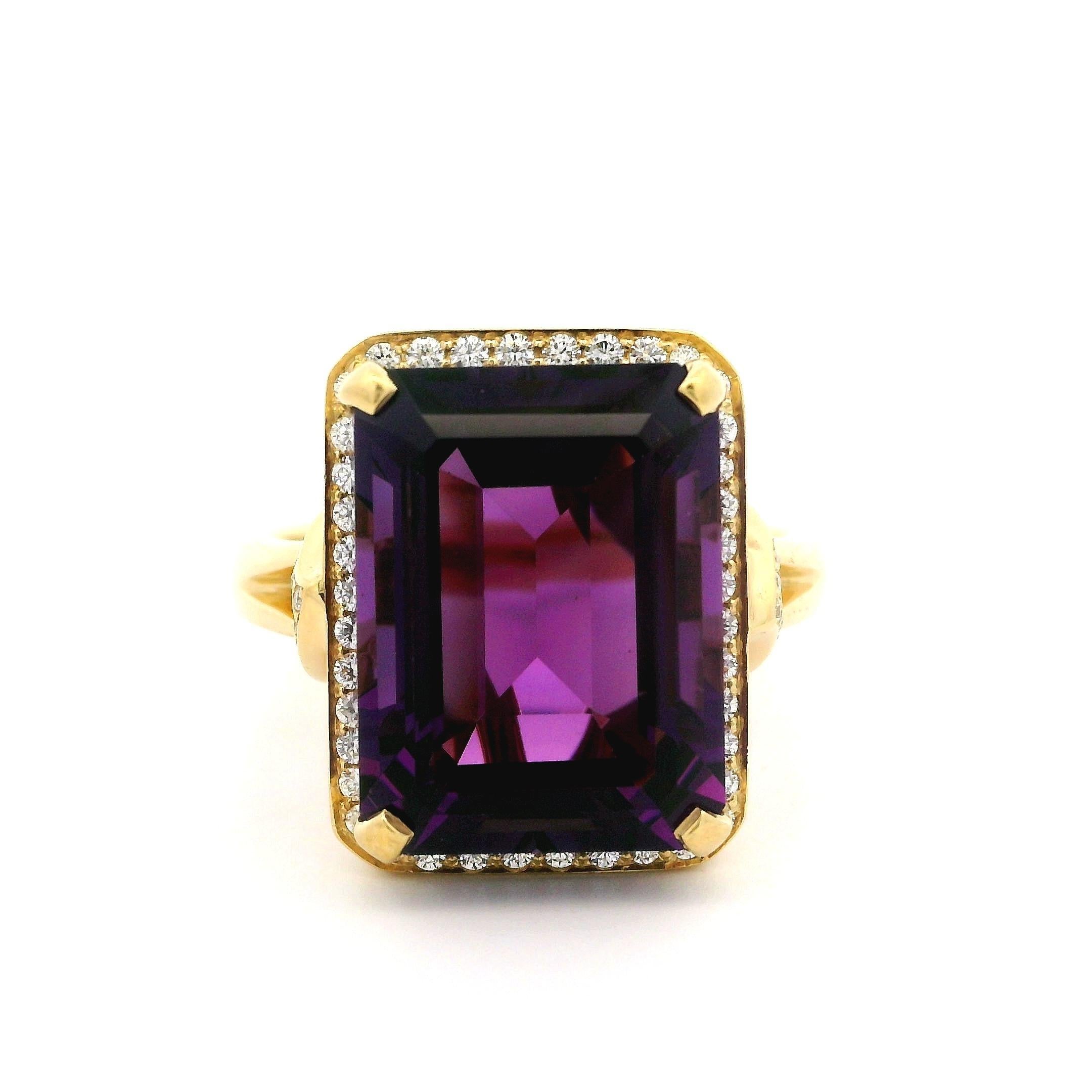 Carelle 18k Yellow Gold 11.85ctw Emerald Cut Amethyst & Diamond Ring w/ Box For Sale 4