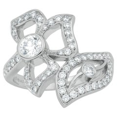 Carelle Bague enveloppante en or blanc 18 carats avec fleurs en satin brossé et pavé de diamants