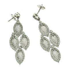 Caressa Boucles d'oreilles en or blanc et diamants en forme de feuille