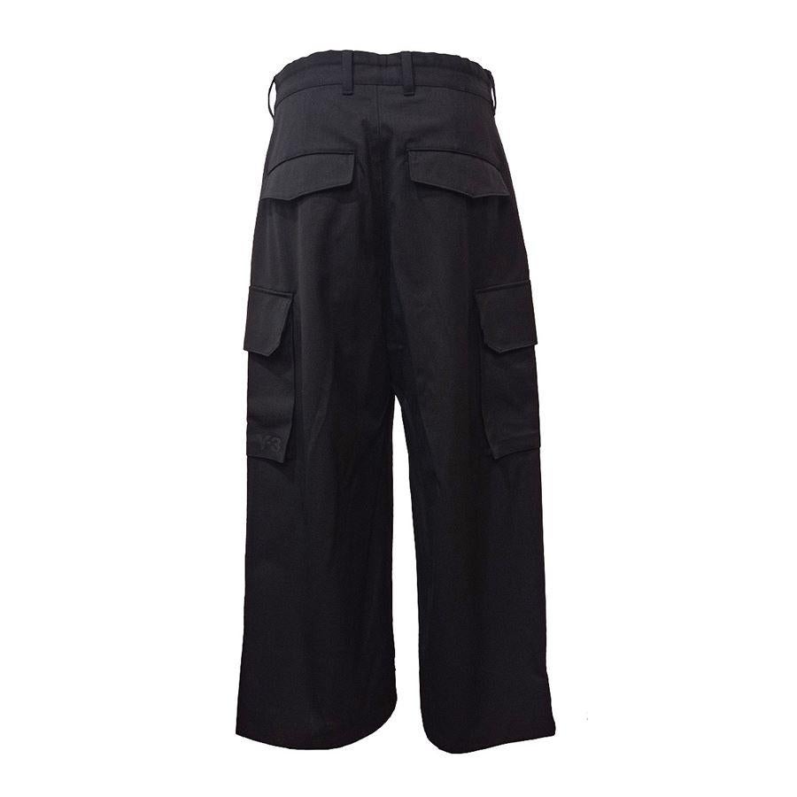 Wool (57%) Polyester (39%) Elastane Black color Six pockets Total length cm 96 (377 inches) Waist cm 40 (157 inches)
