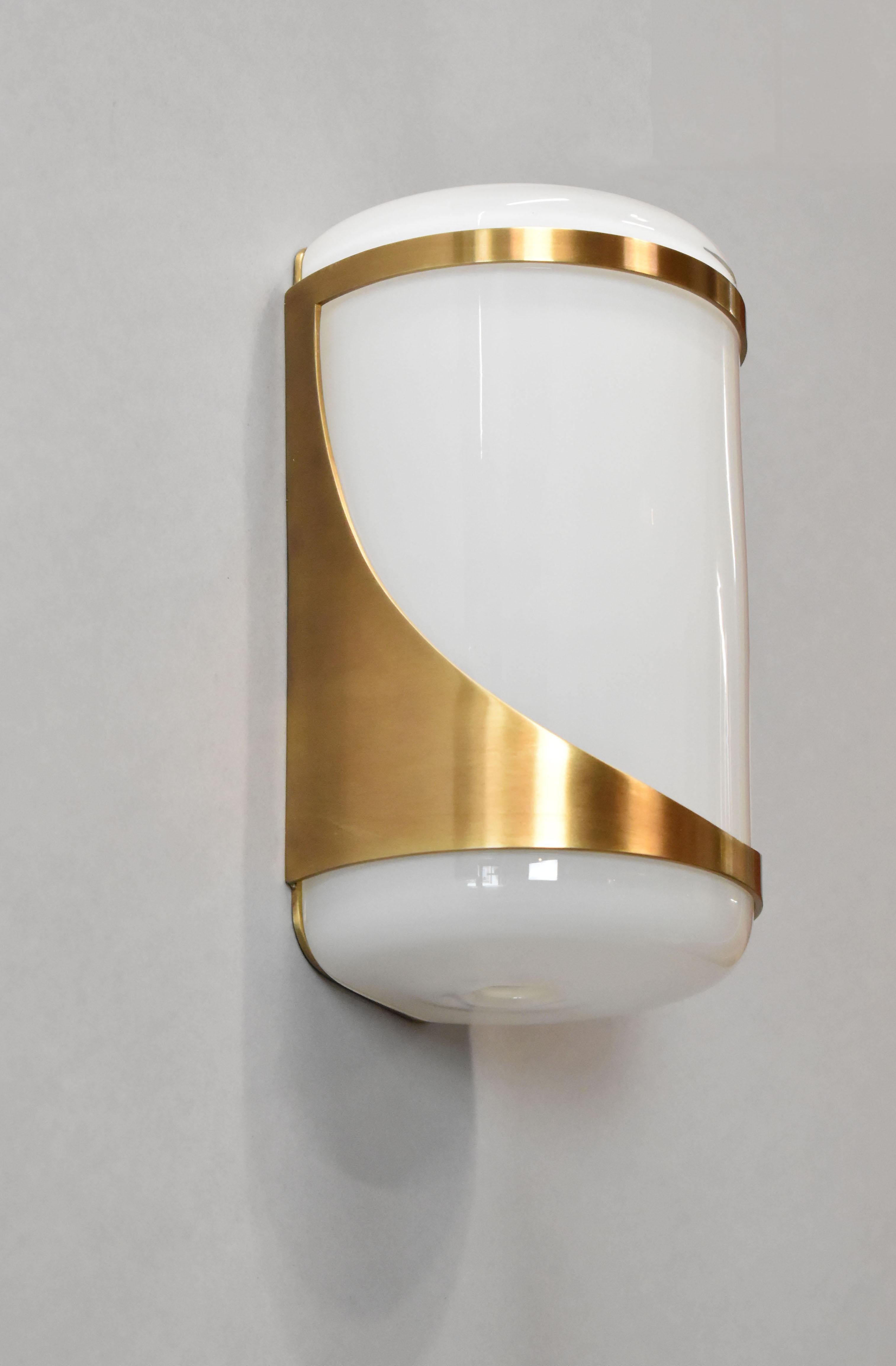 Cargo Wall Light by Atelier Demichelis
Dimensions: W 10 x D 8 x H 20 cm
Materials: Brass, Hand Blown Glass.

Laura Demichelis

Laura was born & brought up in Provence, in the south of France.
Trained at the École Boulle in Paris, she obtained her