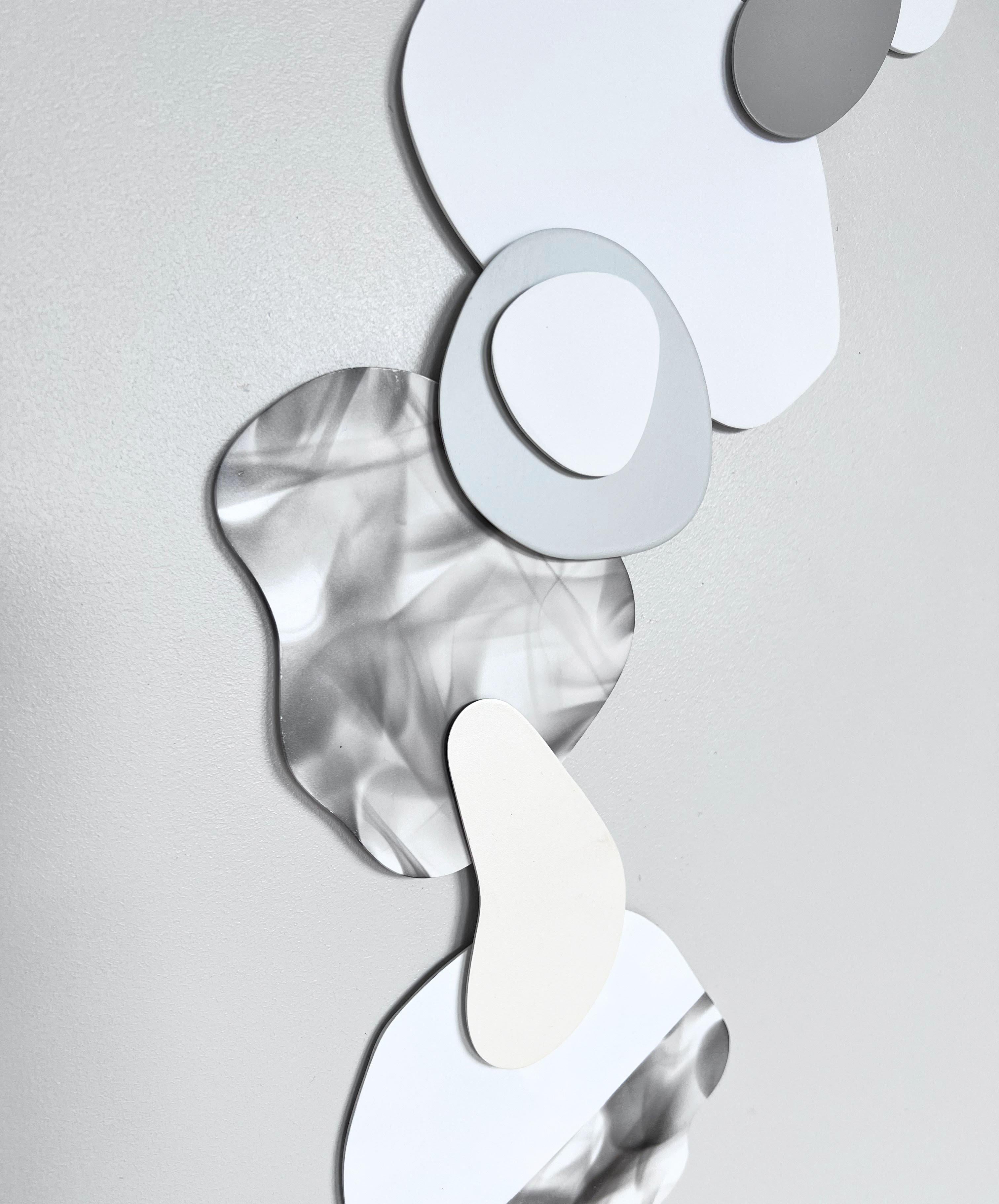 Je suis nuageux Formes abstraites, minimalistes et en plâtre 3D sur bois avec cadre noir en vente 2