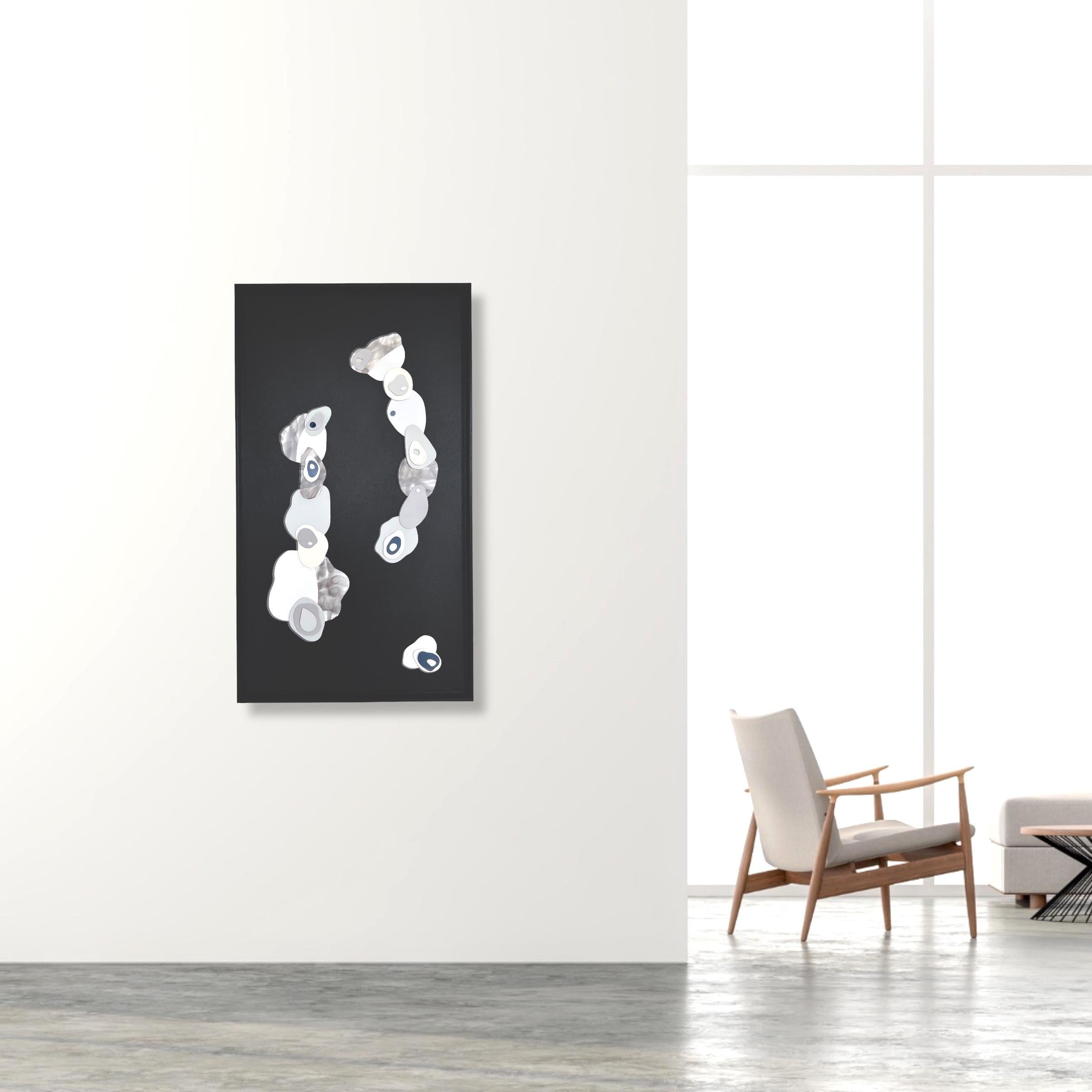 s Nuages II. Formes abstraites, minimalistes et en plâtre 3D sur bois avec cadre noir en vente 3