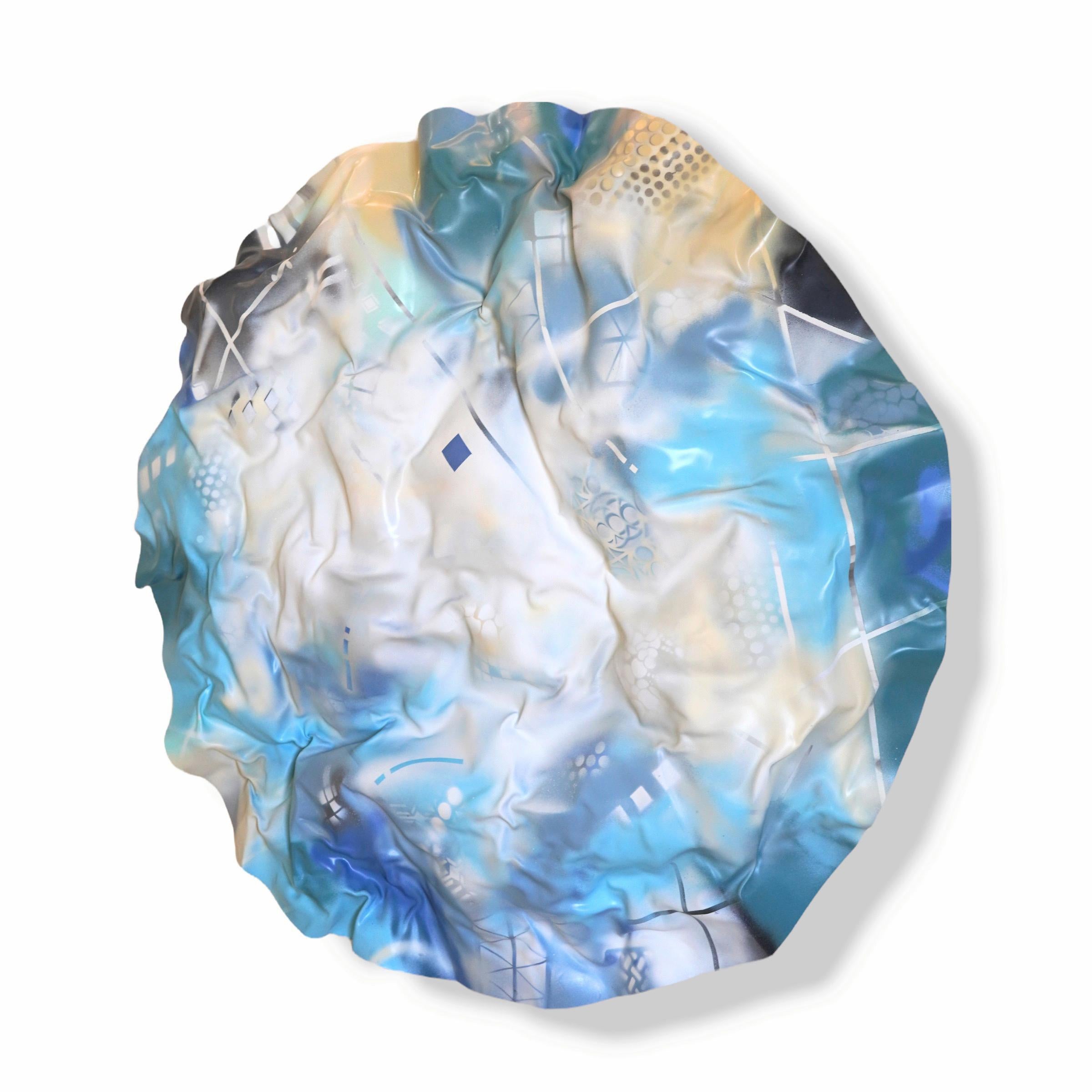 Blaue Unendlichkeitswellen. Abstrakte, geometrische, blaue, runde Wandskulptur aus Plexiglas (Geometrische Abstraktion), Painting, von Cari Cohen