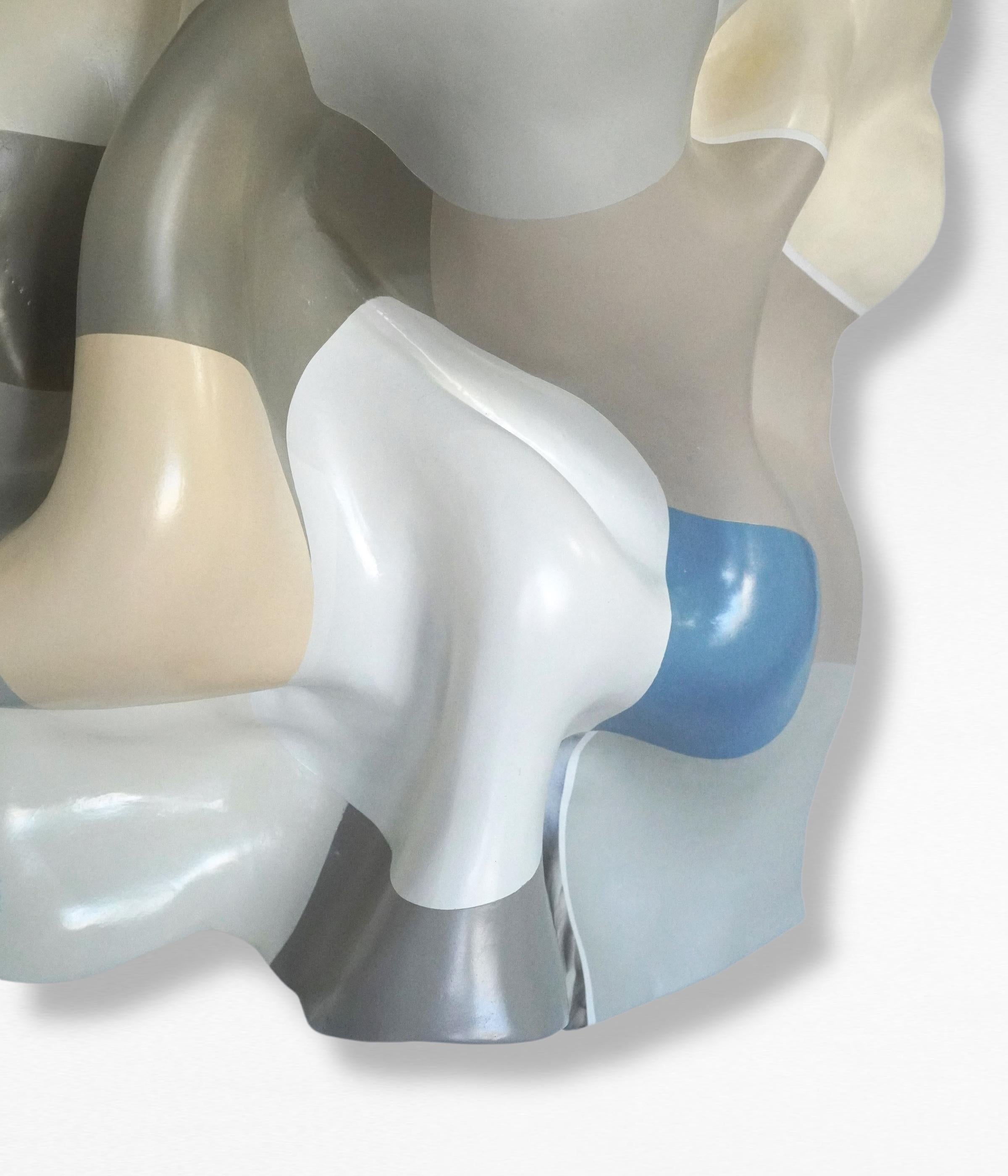 Vagues océaniques. Bleu clair abstrait moderne, beige  Sculpture murale.   en vente 1