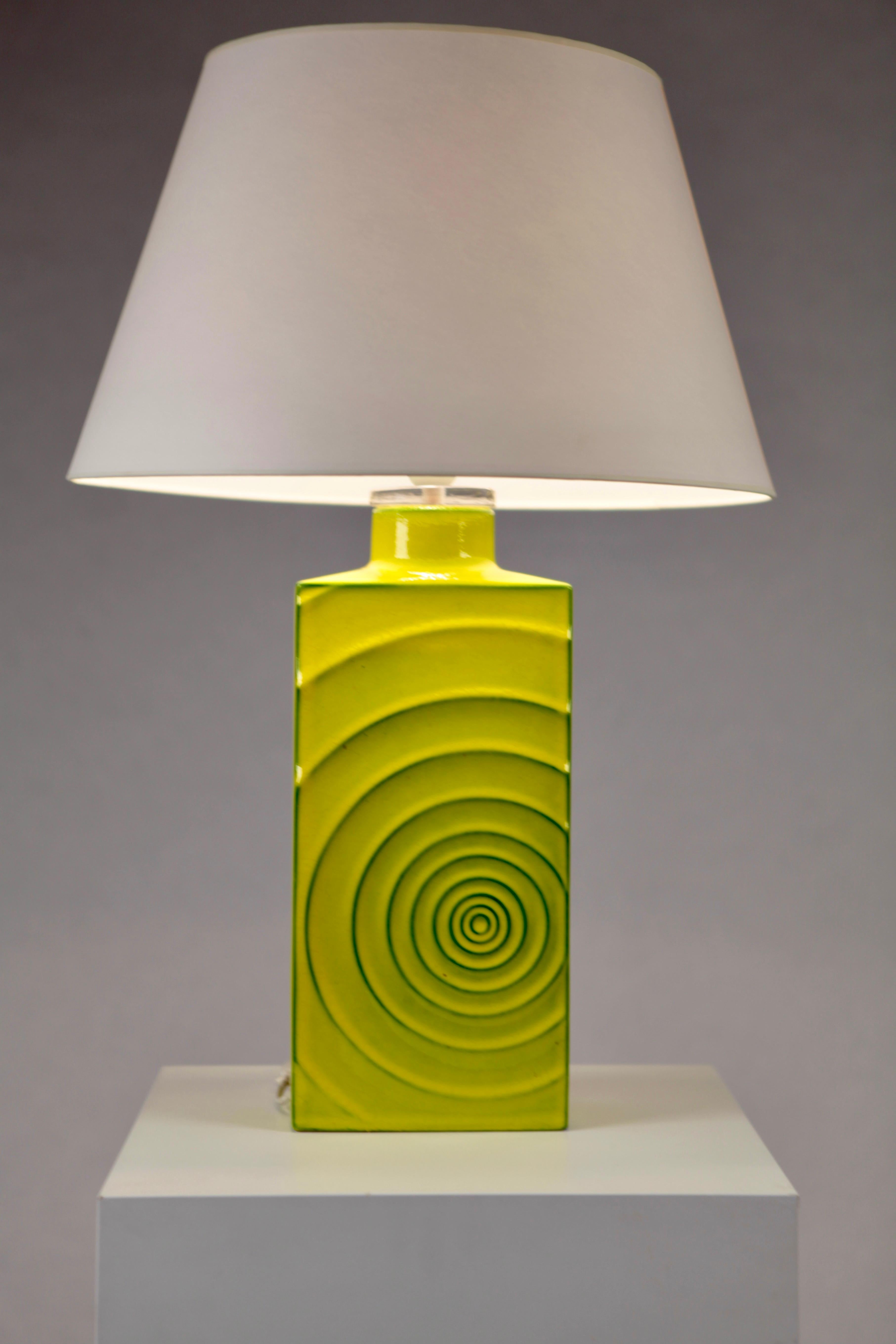 Ceramica Cari Zalloni, Lampada da tavolo 'Zyklon', ceramica smaltata gialla, Germania, anni '60