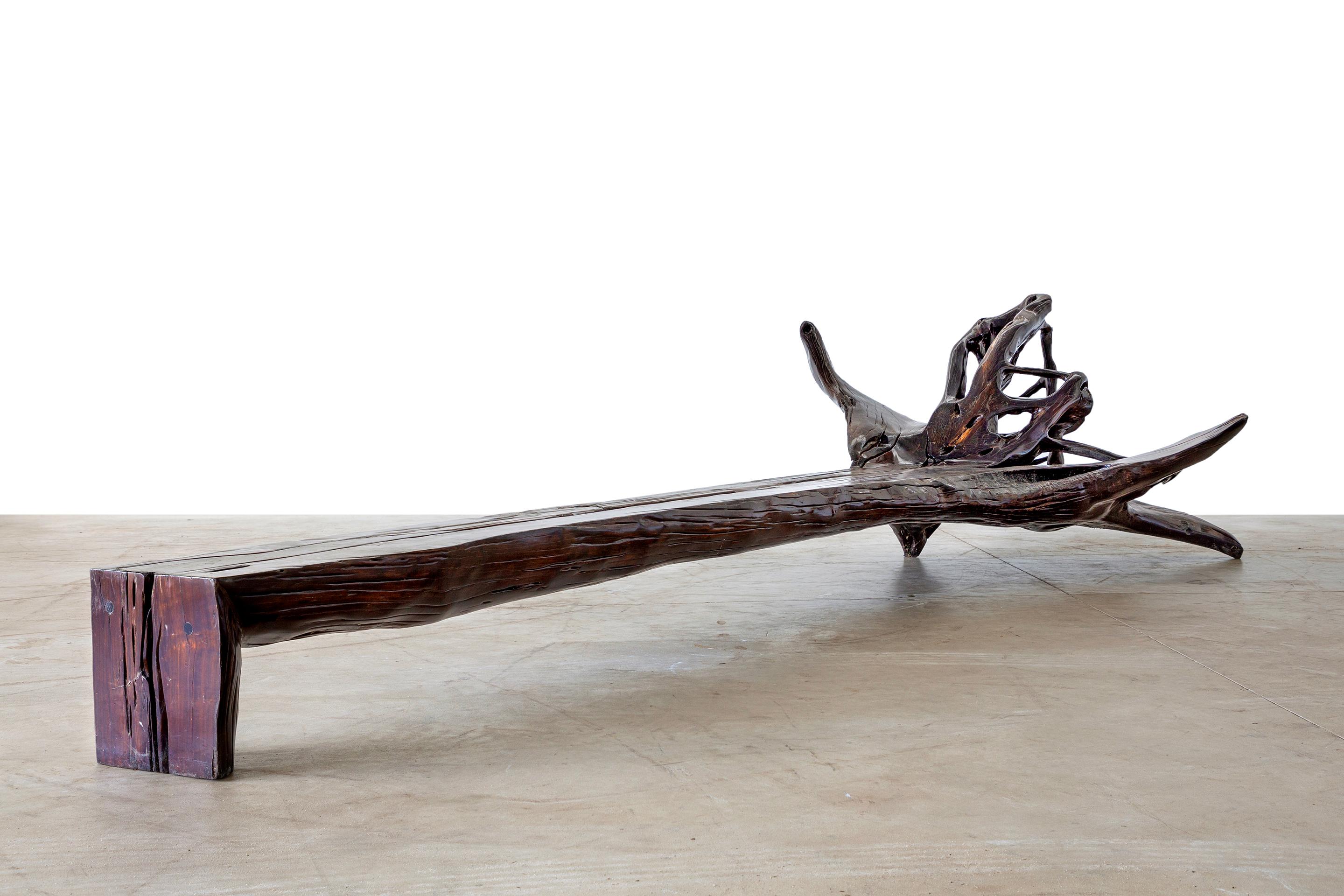 Panchina Cariango in Wood Baraúna di Hugo França
Dimensioni: D 220 x L 54,6 x H 124 cm. 
Materiali: Wood Baraúna.

Le dimensioni possono variare. Contattateci.

Il principio dell'Atelier A Hugo França è quello di trasformare tronchi, radici e parti