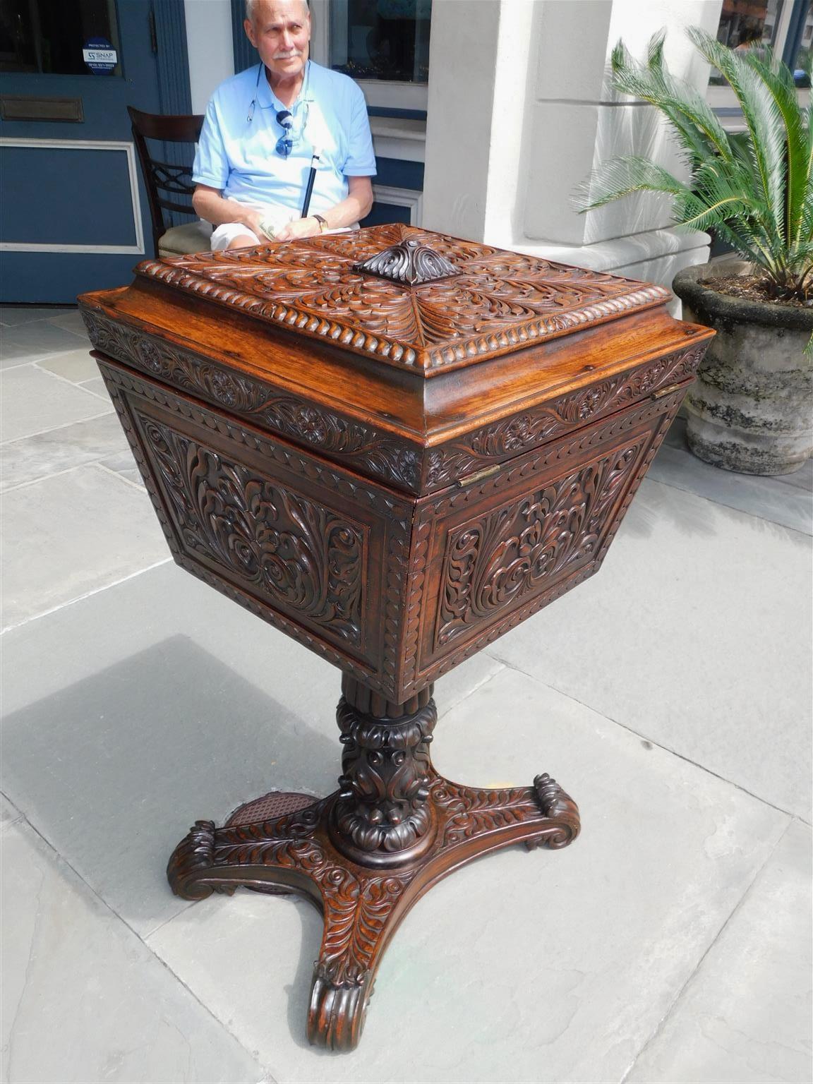 Théière à piédestal à charnière en acajou des Caraïbes avec sculptures de feuillages, vers 1820 en vente 10