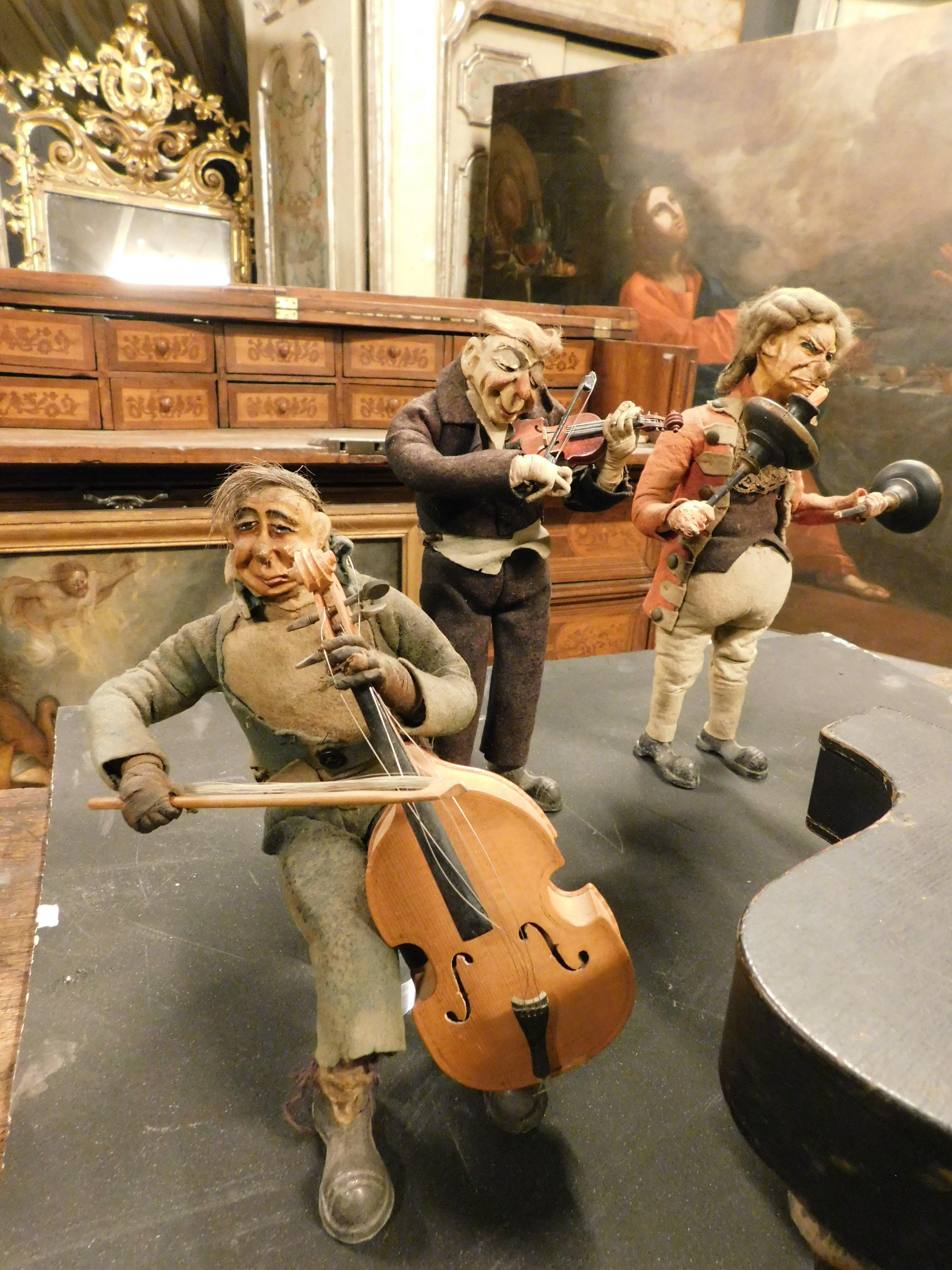 Fabric Carillon of five rag musicians, cloth body, iron feet, papier-mâché head, Italy