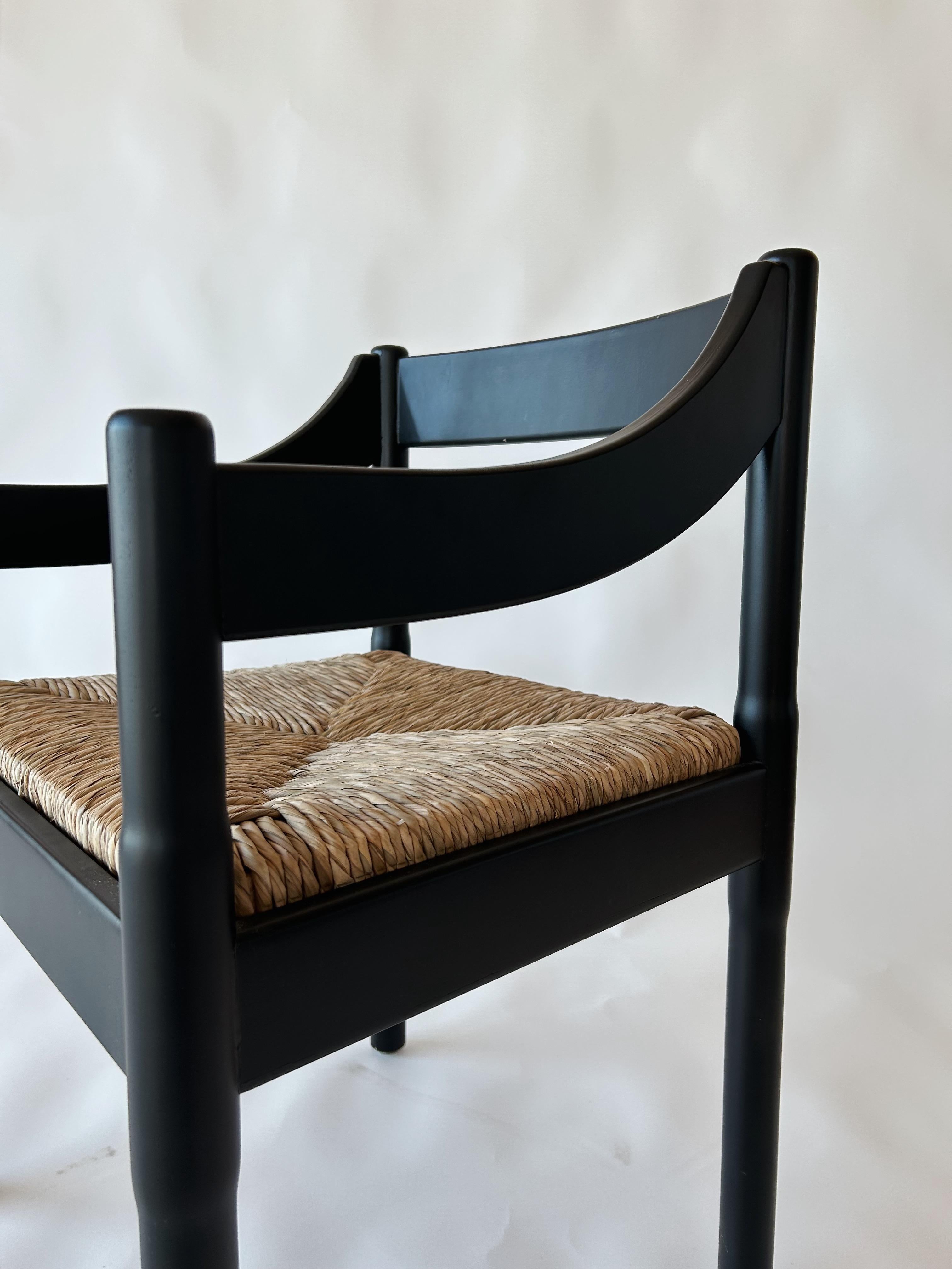 Carimate Sessel von Vico Magistretti für Cassina, 1960er Jahre, 2 Exemplare.
Ein Klassiker des italienischen Designs, die Carimate-Serie des Design-Maestros Vico Magistretti für Cassina.
Sie sind äußerst bequem, strapazierfähig und eignen sich