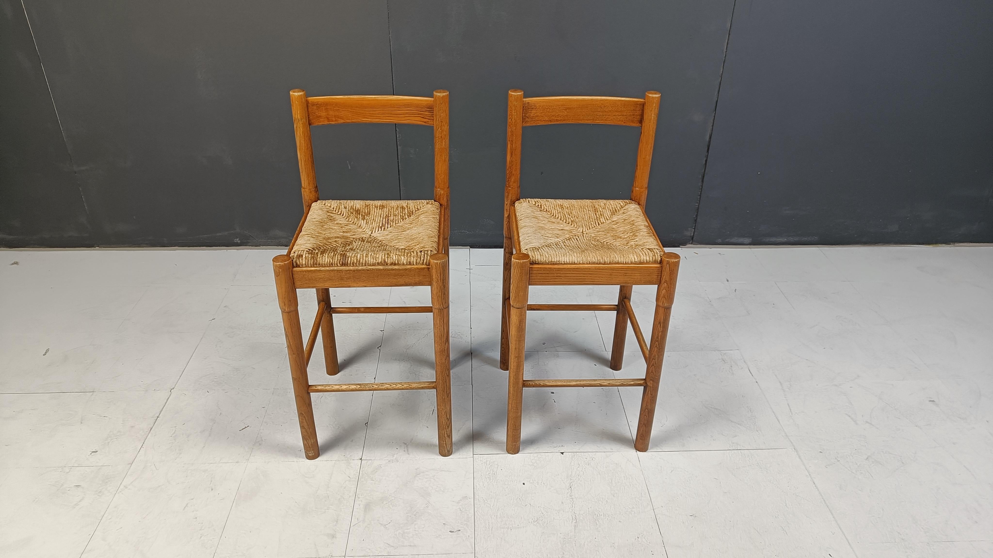Rare pair of Carimate bar stools designed by Vico Magistretti for Cassina.

More common are the dining chairs, these bar stools have been produced in lower quantities.

Very good condition

1960s - Italy

Beautiful natural wood