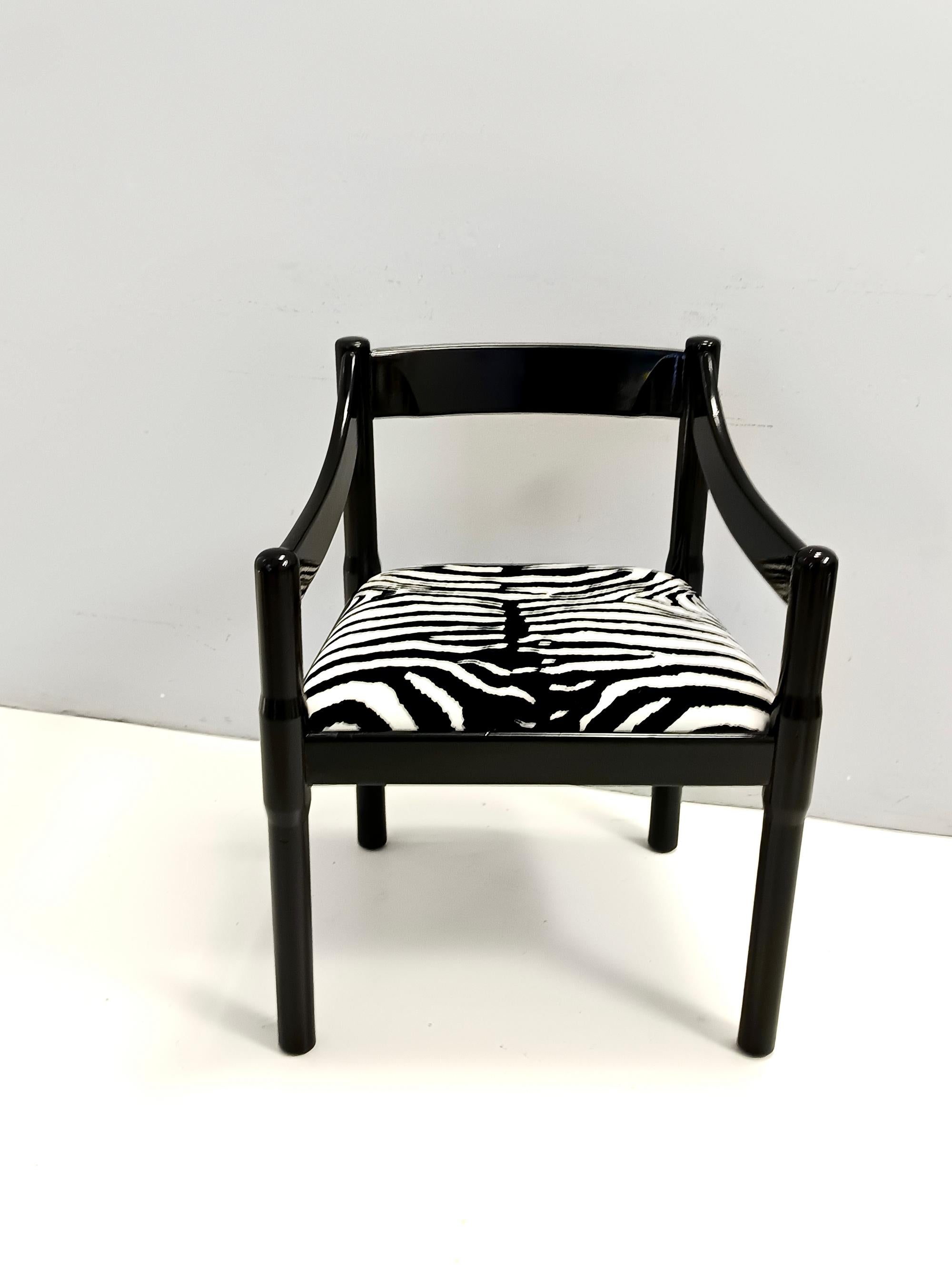 Mid-Century moderno Sedia 'Carimate' in noce nero e velluto di Vico Magistretti per Cassina, anni '60 in vendita