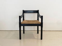 Sedia Carimate in nero disegnata da Vico Magistretti per Cassina, anni '70 circa.
