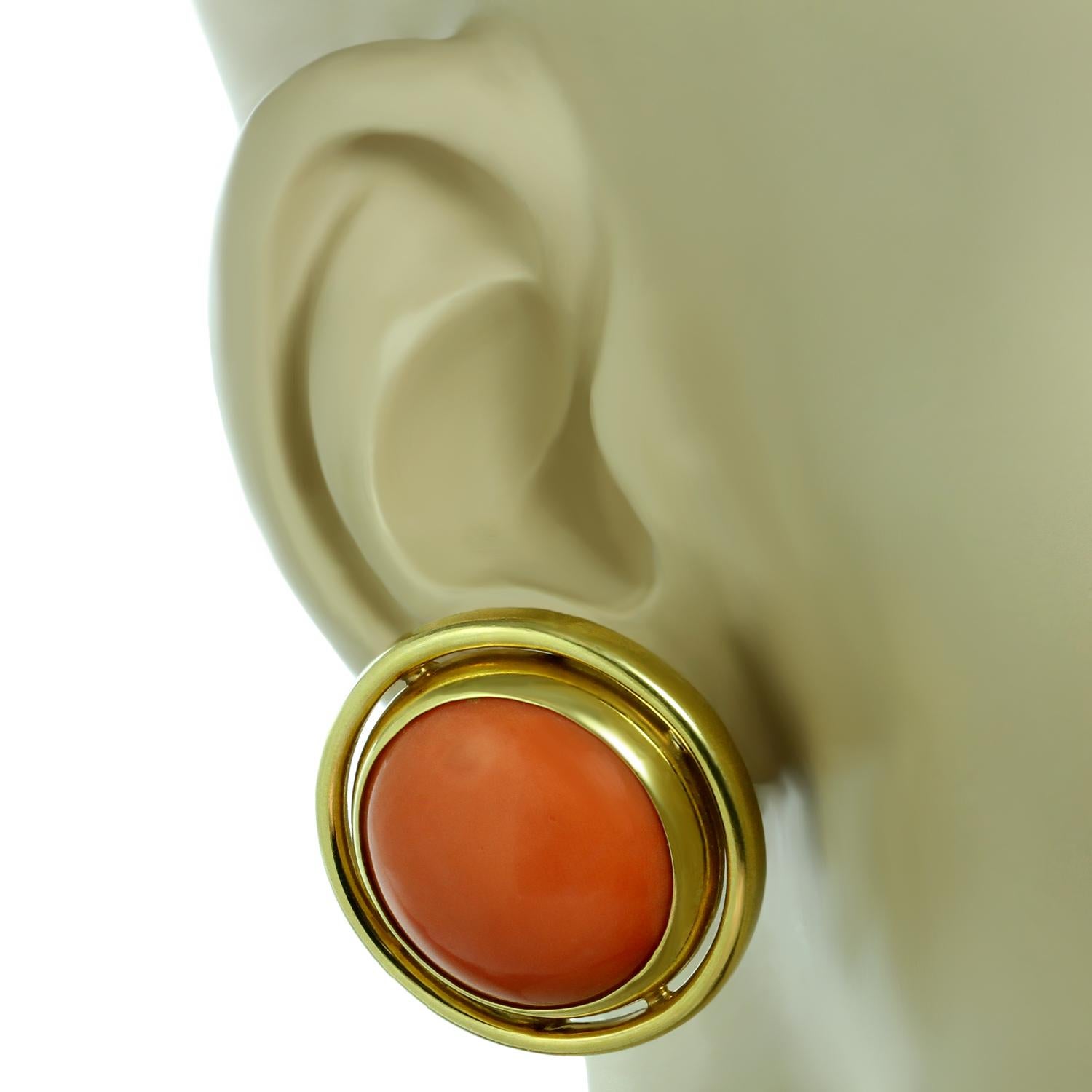 Große runde Clip-On-Ohrringe aus Gelbgold mit Carimati-Rote Koralle im Zustand „Hervorragend“ im Angebot in New York, NY