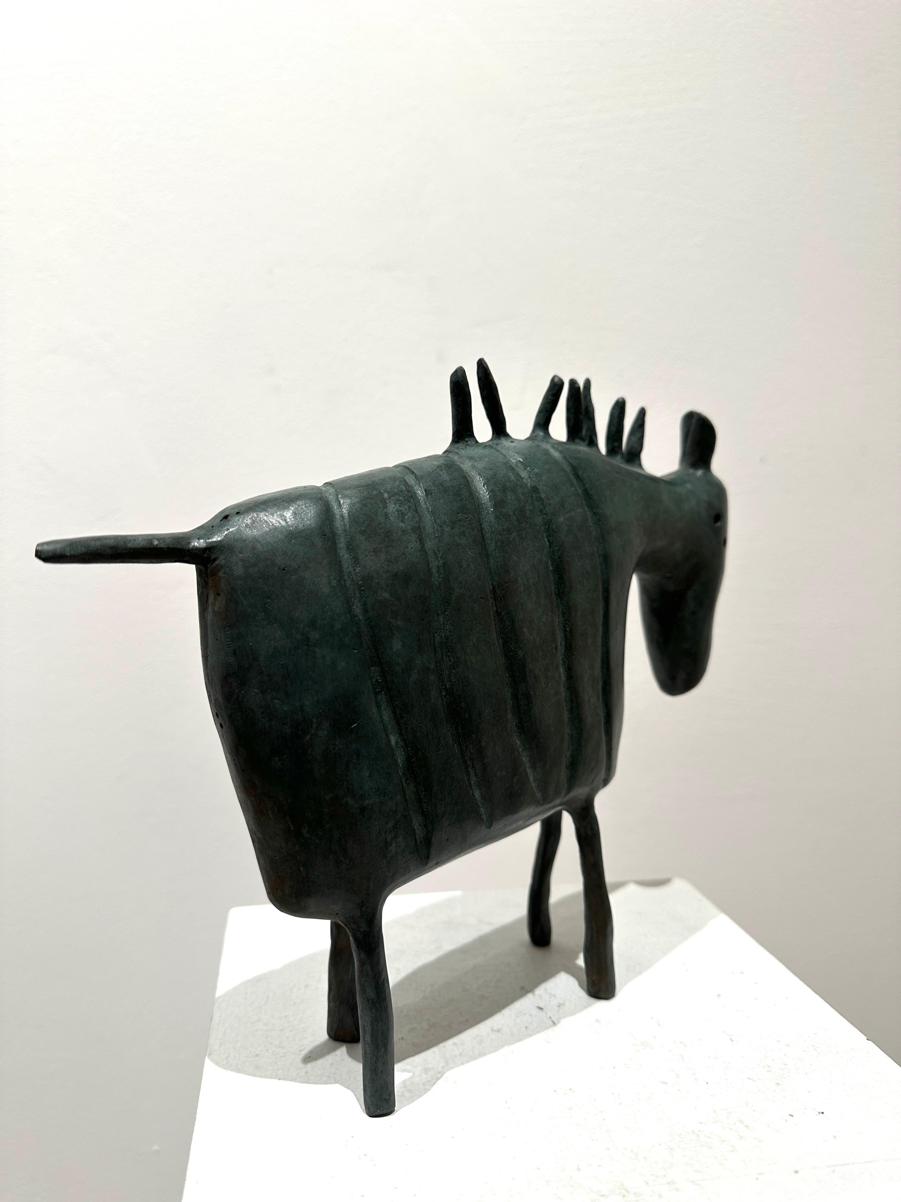 Zebra - da sola su campo vasto - Contemporary Sculpture by Carin Grudda