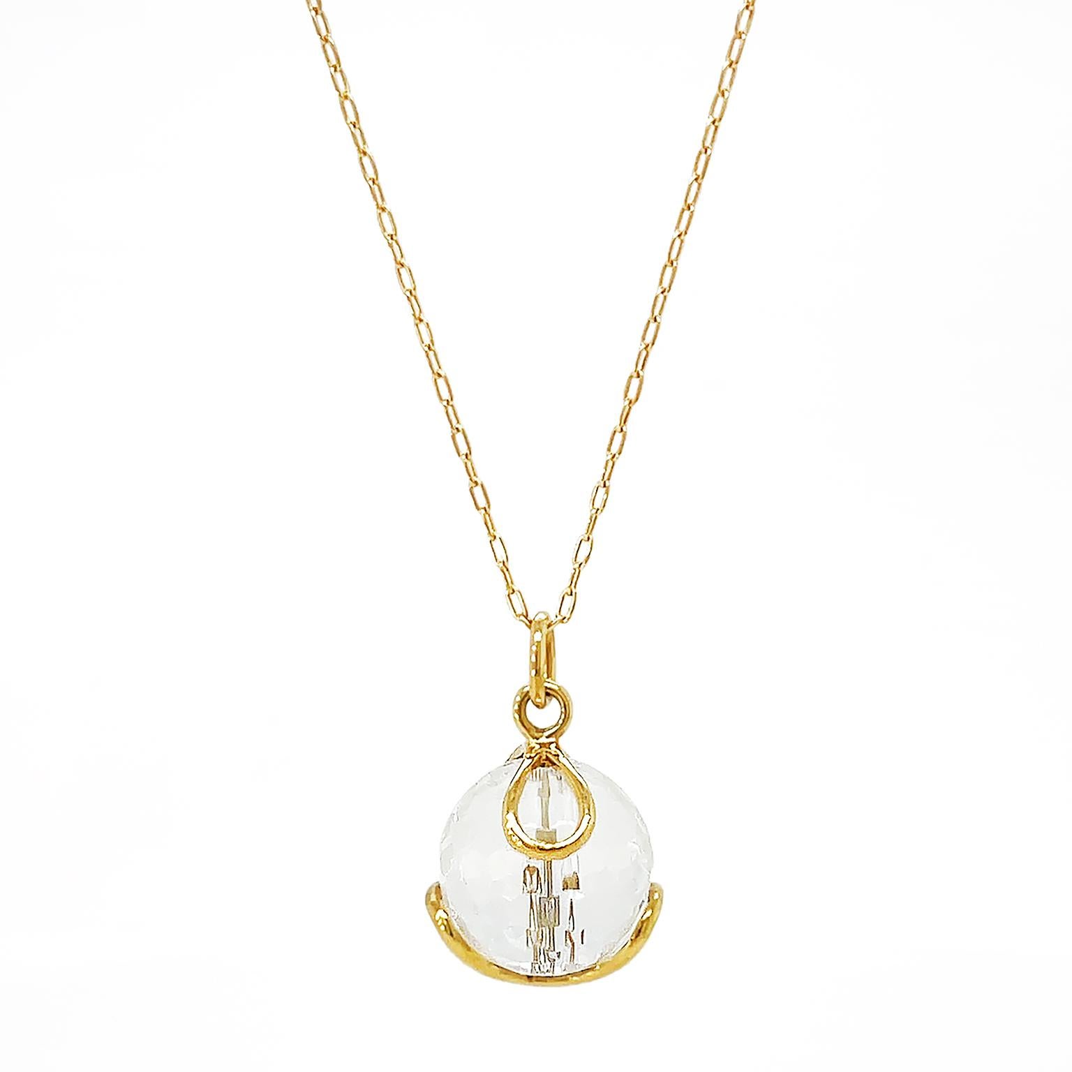 18K Yellow Gold White Crystal Pendant In New Condition For Sale In New York, NY