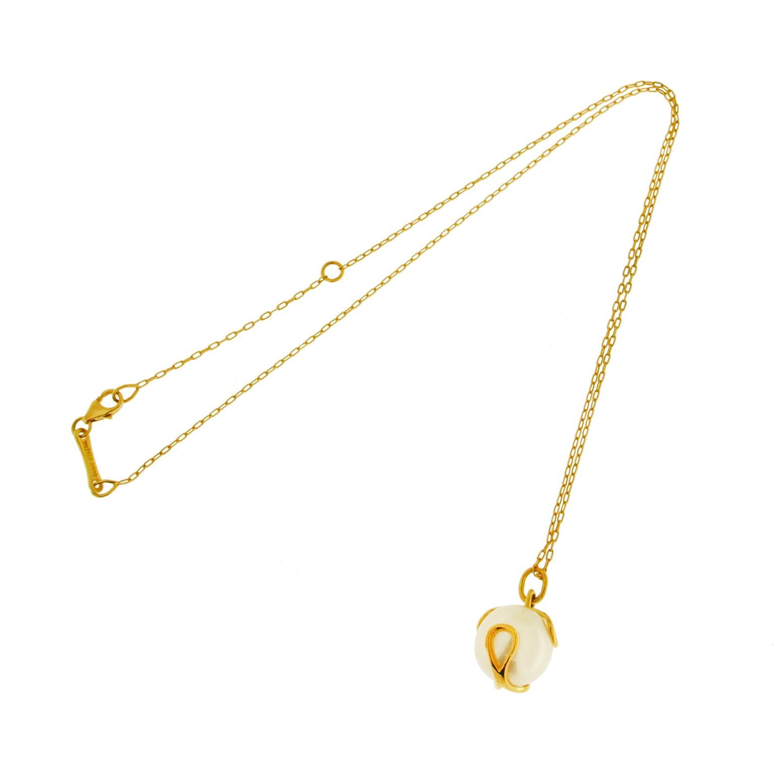 Modern Carina Pendant Fresh Water Pearl Gold Necklace