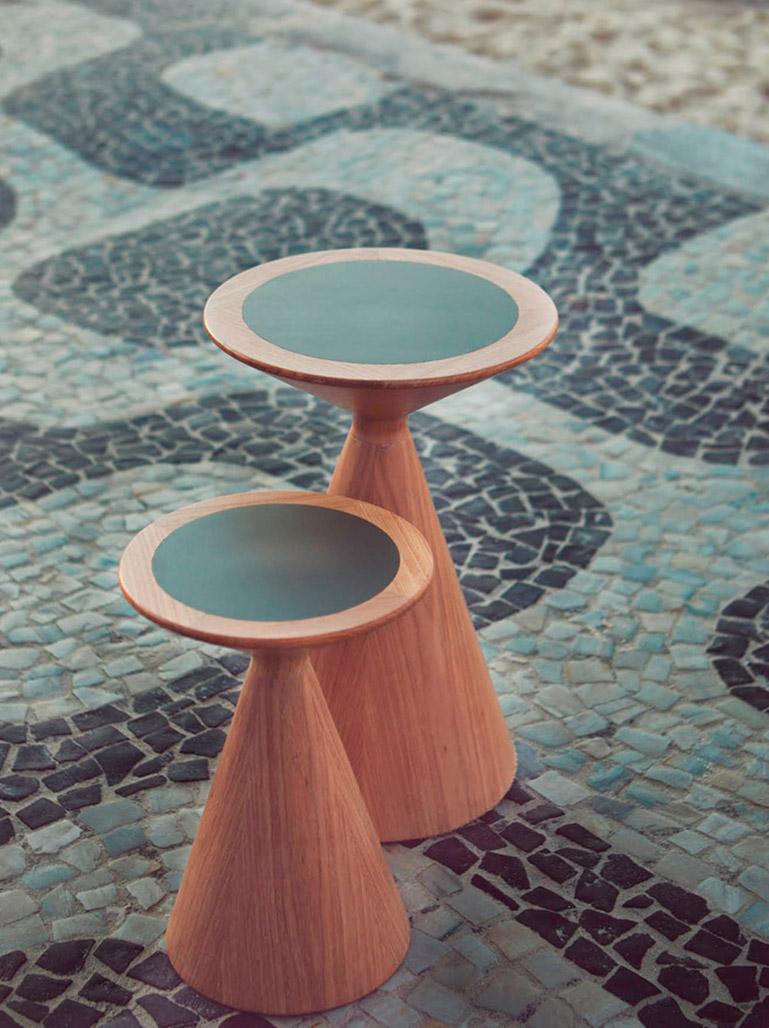 Carioca Large Sidetable and Stool in Freijo Wood In New Condition For Sale In Rio de Janeiro, BR