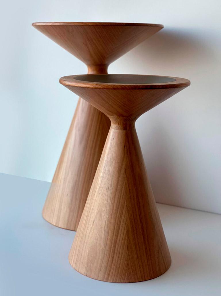 Carioca Medium Sidetable and Stool in Freijo Wood In New Condition For Sale In Rio de Janeiro, BR