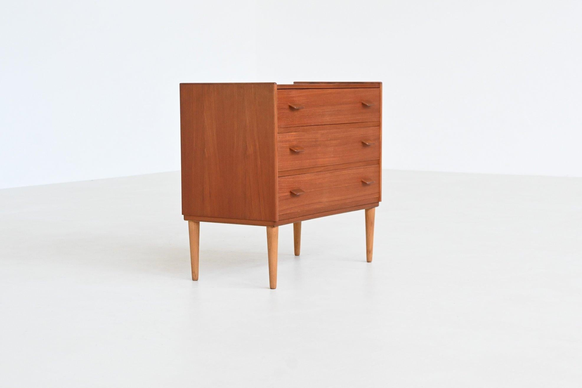 Cómoda Carl Aage Skov de teca Munch Mobler Dinamarca 1957 Escandinavo moderno en venta