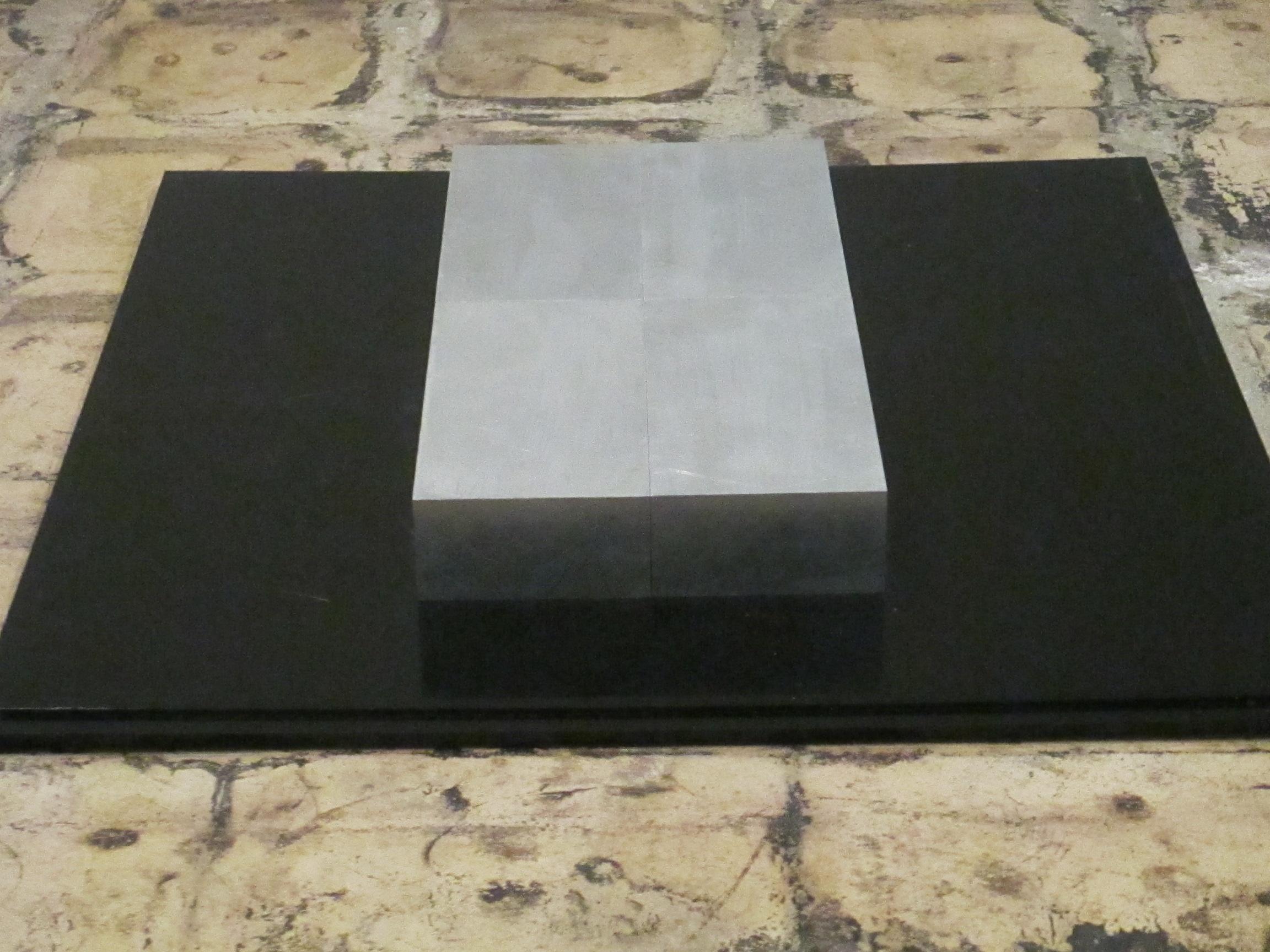 Aluminiumblöcke mit 4 Blöcken, in 4 Teilen (Grau), Abstract Sculpture, von Carl Andre